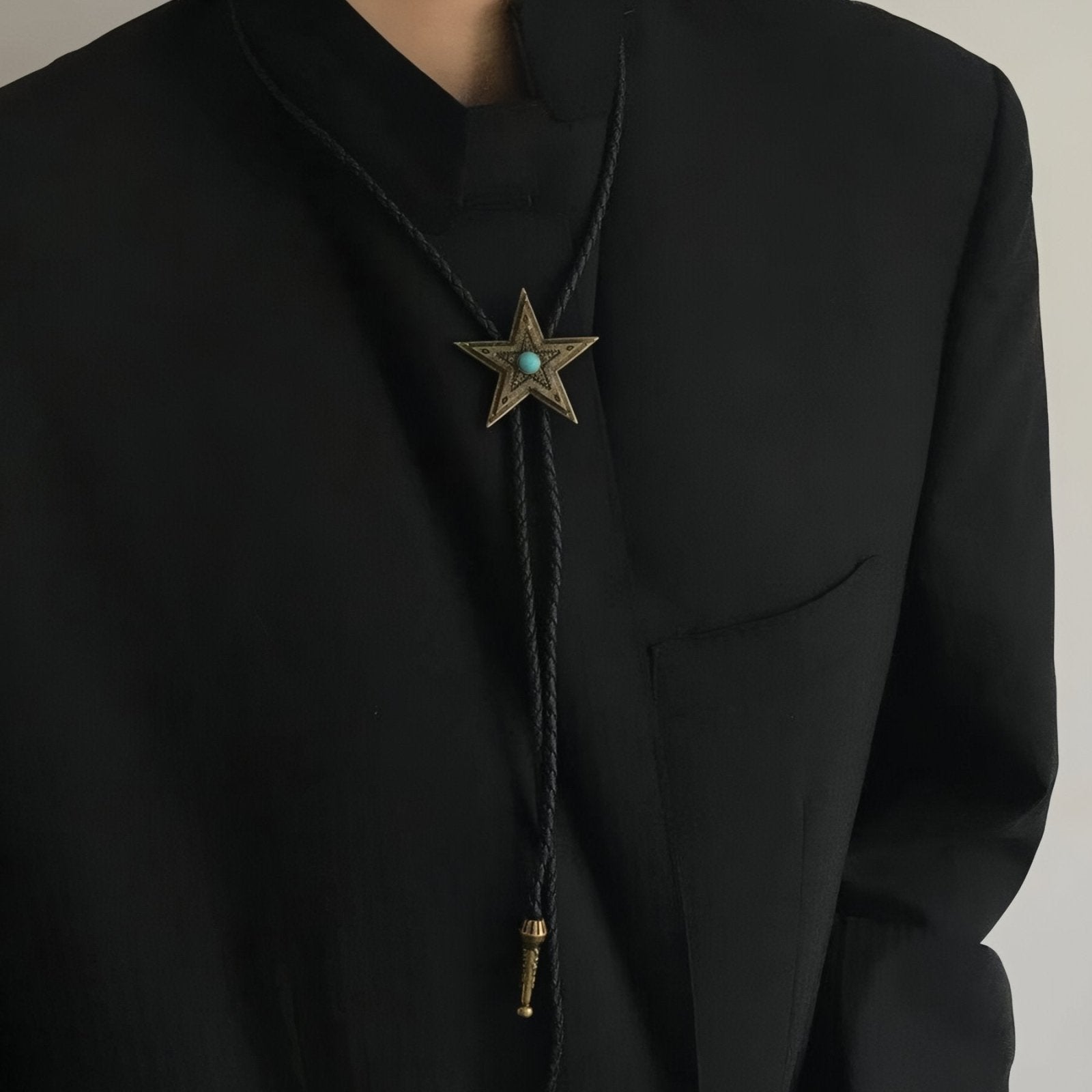 Bolo tie western, étoile vintage et pierre turquoise, cordon tressé noir, style cowboy unisexe