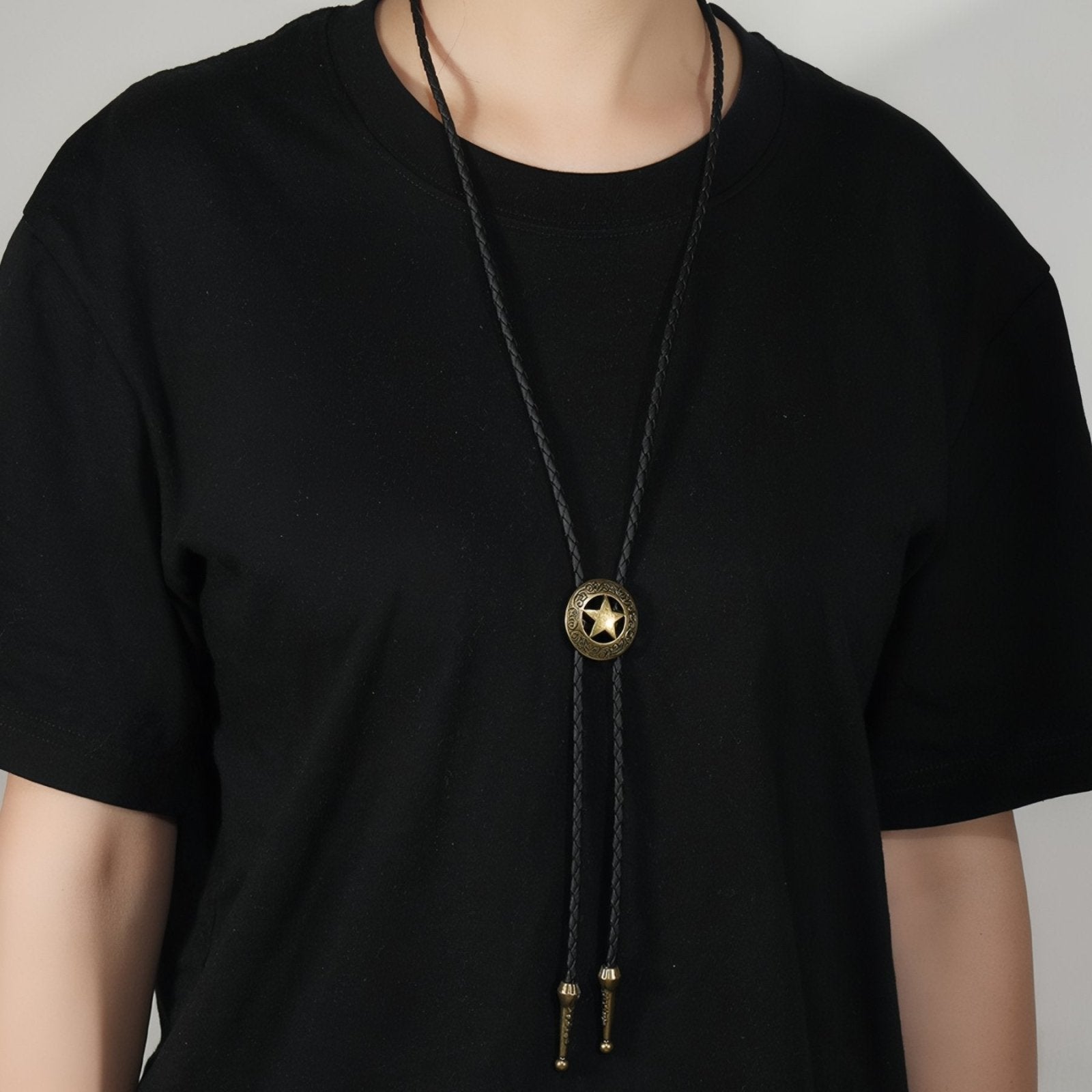 Bolo tie western, médaillon étoile shérif vintage, cordon noir tressé, finition bronze ou argent
