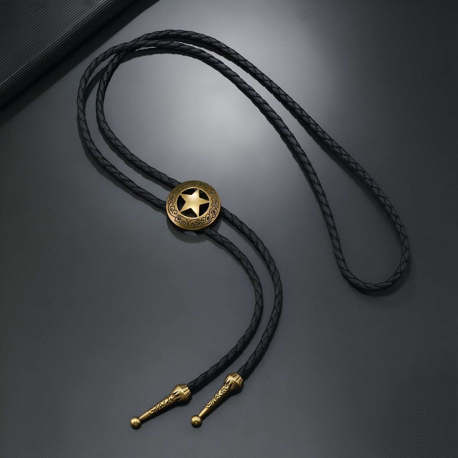 Bolo tie western, médaillon étoile shérif vintage, cordon noir tressé, finition bronze ou argent