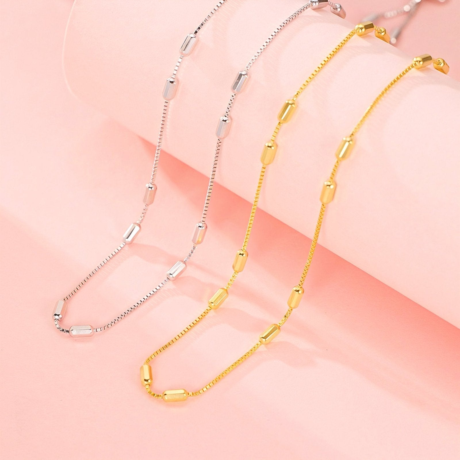Chaine en argent 925, mailles boîte 0,8 mm, détails géométriques, taille ajustable, modèle Ophélia