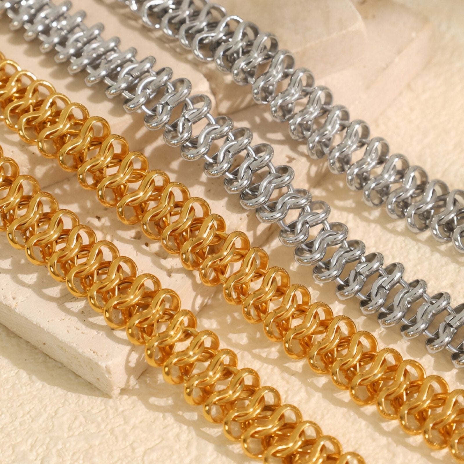 Chaîne maille européenne, design ajouré doré ou argenté, collier sculptural pour femme affirmé, modèle Gaïa