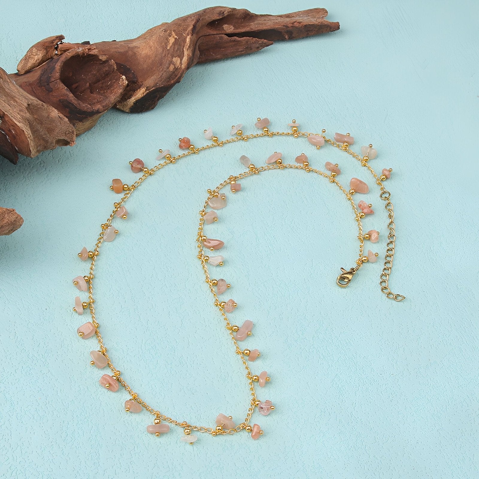 Collier à breloques en pierres naturelles, version amazonite ou quartz rose, esprit vintage chic, modèle Capucine