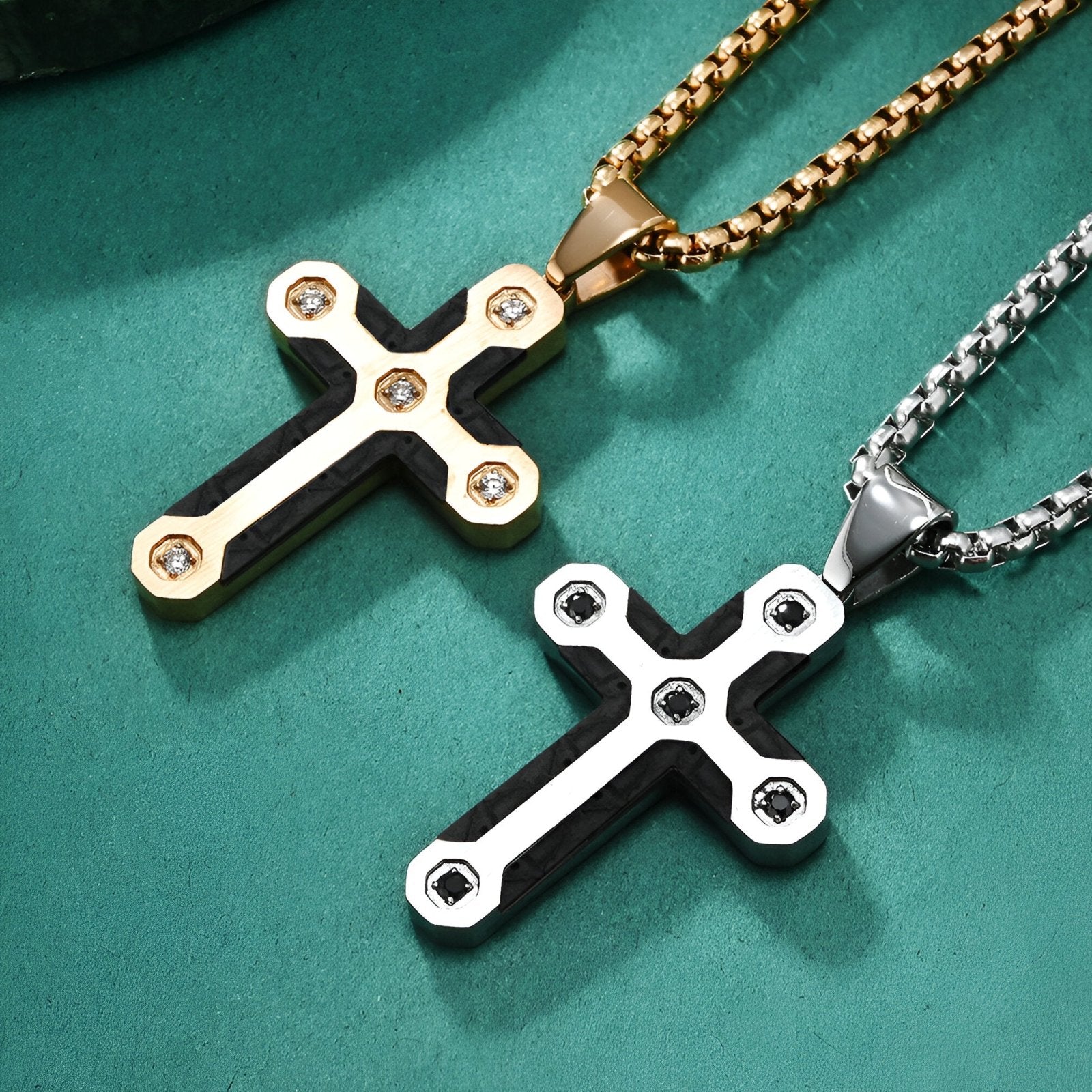 Collier avec croix en fibre de carbone noire et strass, chaîne jaseron, modèle Matthias