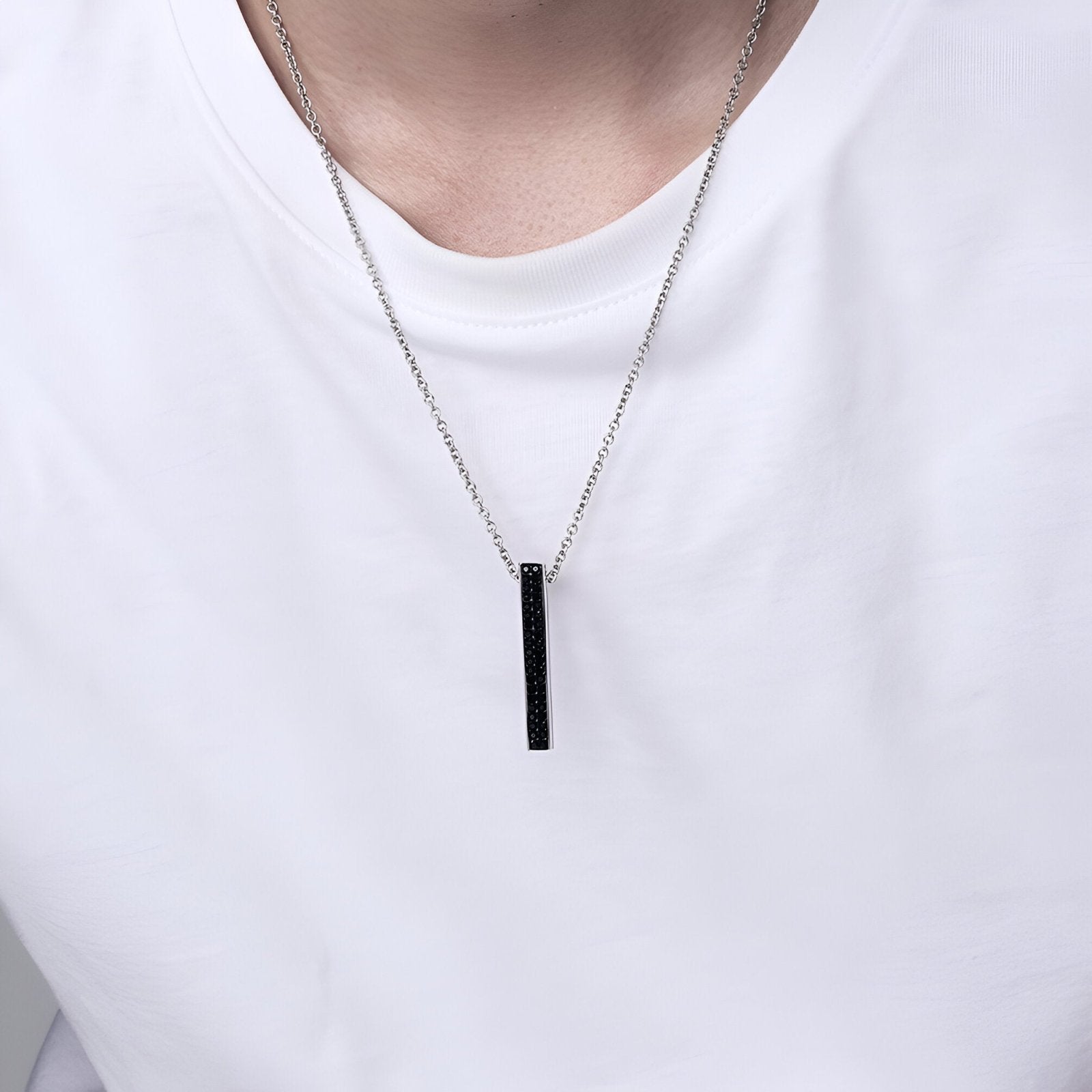 Collier barre rectangulaire minimaliste acier inoxydable, pendentif fin serti de pierres noires, modèle Juno