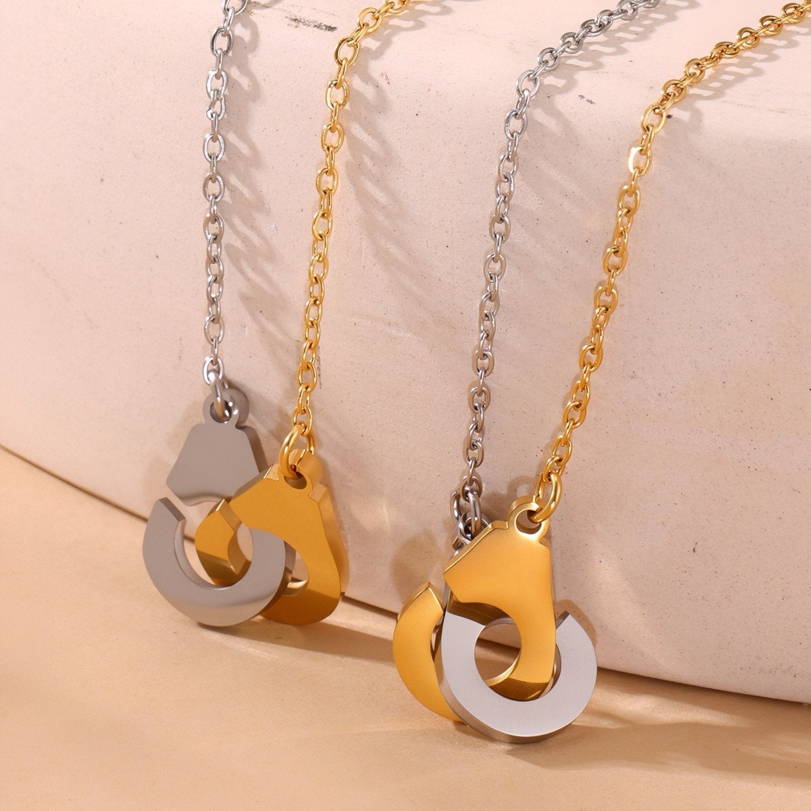Collier bicolore or et argent pour femme, pendentif menottes, chaîne fine en acier inoxydable