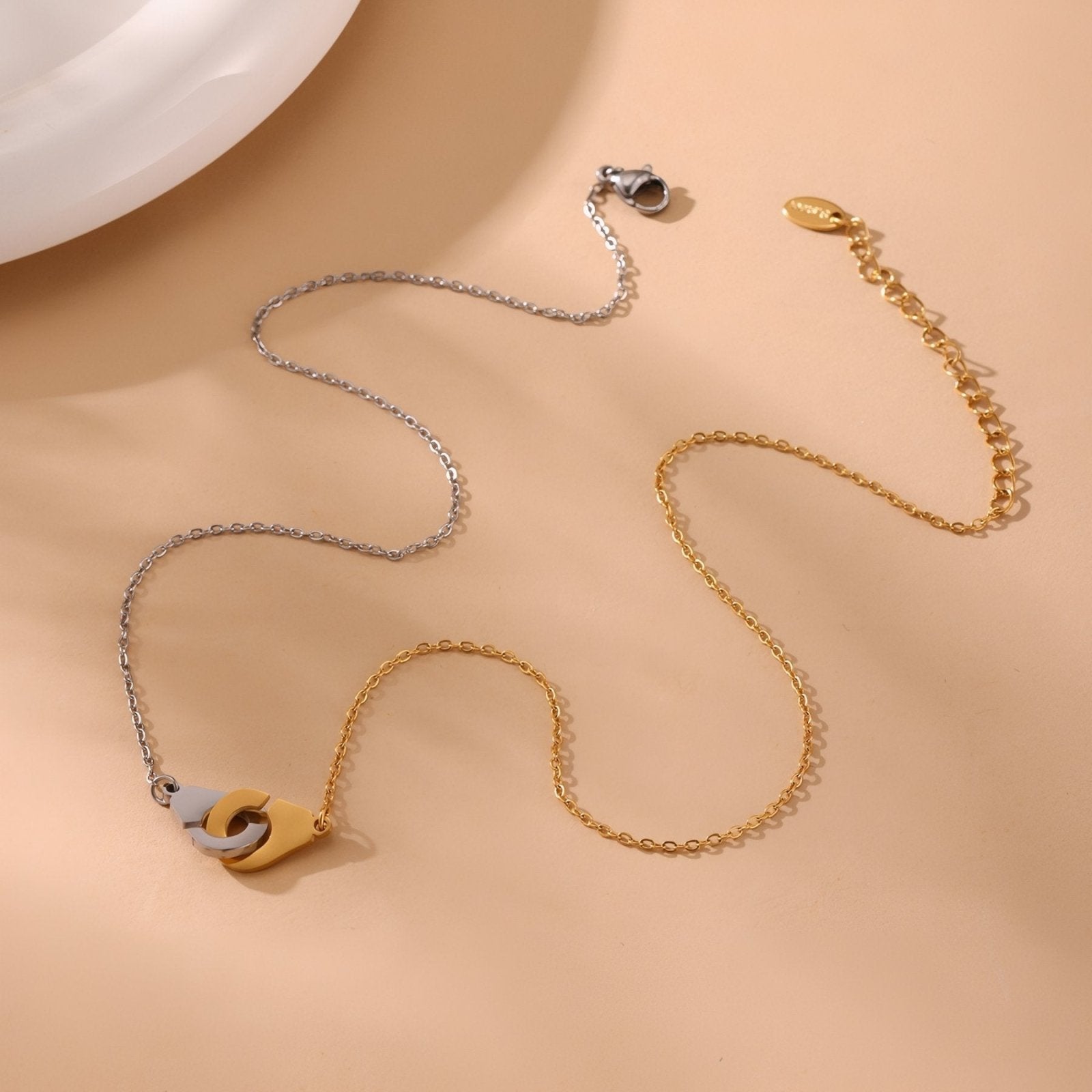Collier bicolore or et argent pour femme, pendentif menottes, chaîne fine en acier inoxydable
