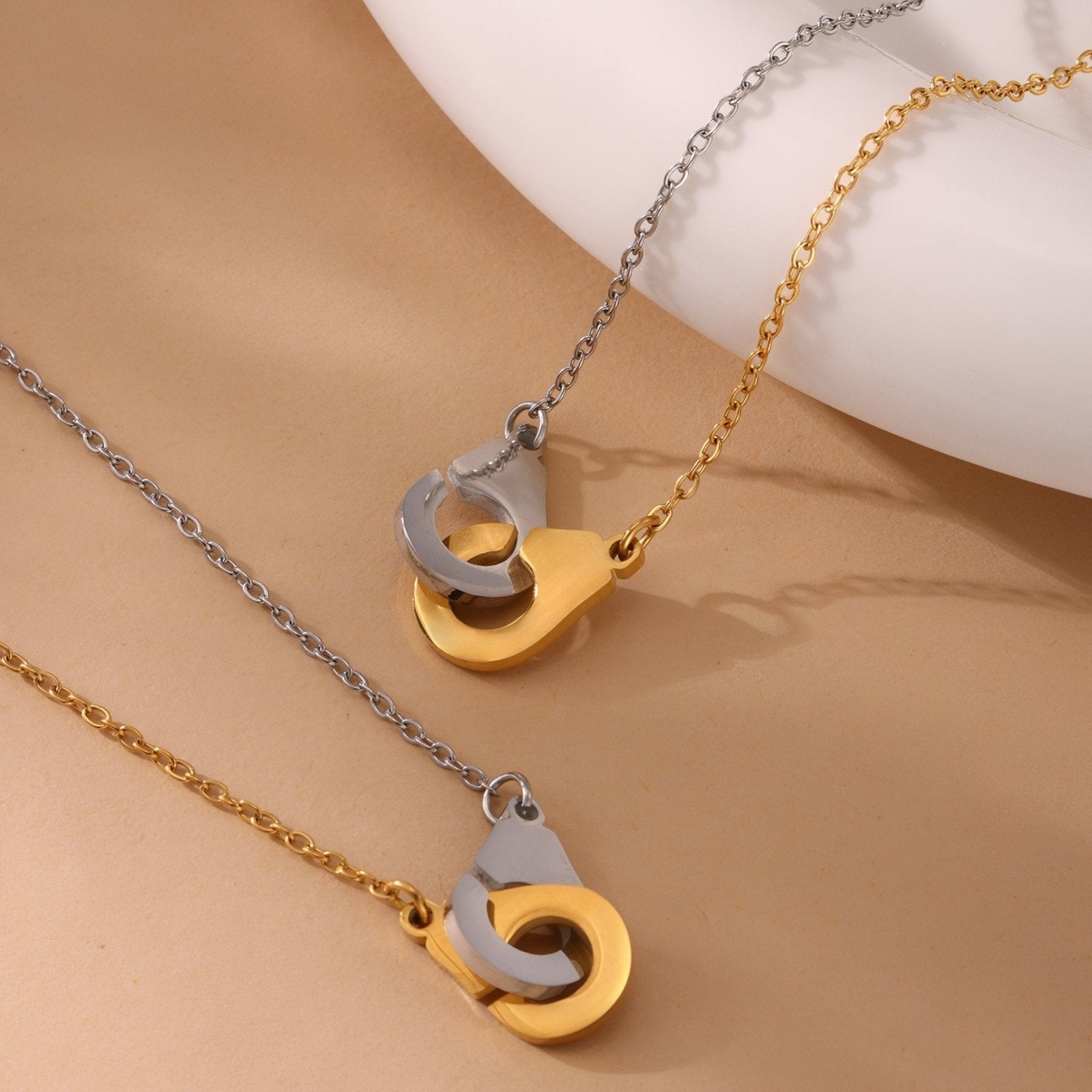 Collier bicolore or et argent pour femme, pendentif menottes, chaîne fine en acier inoxydable