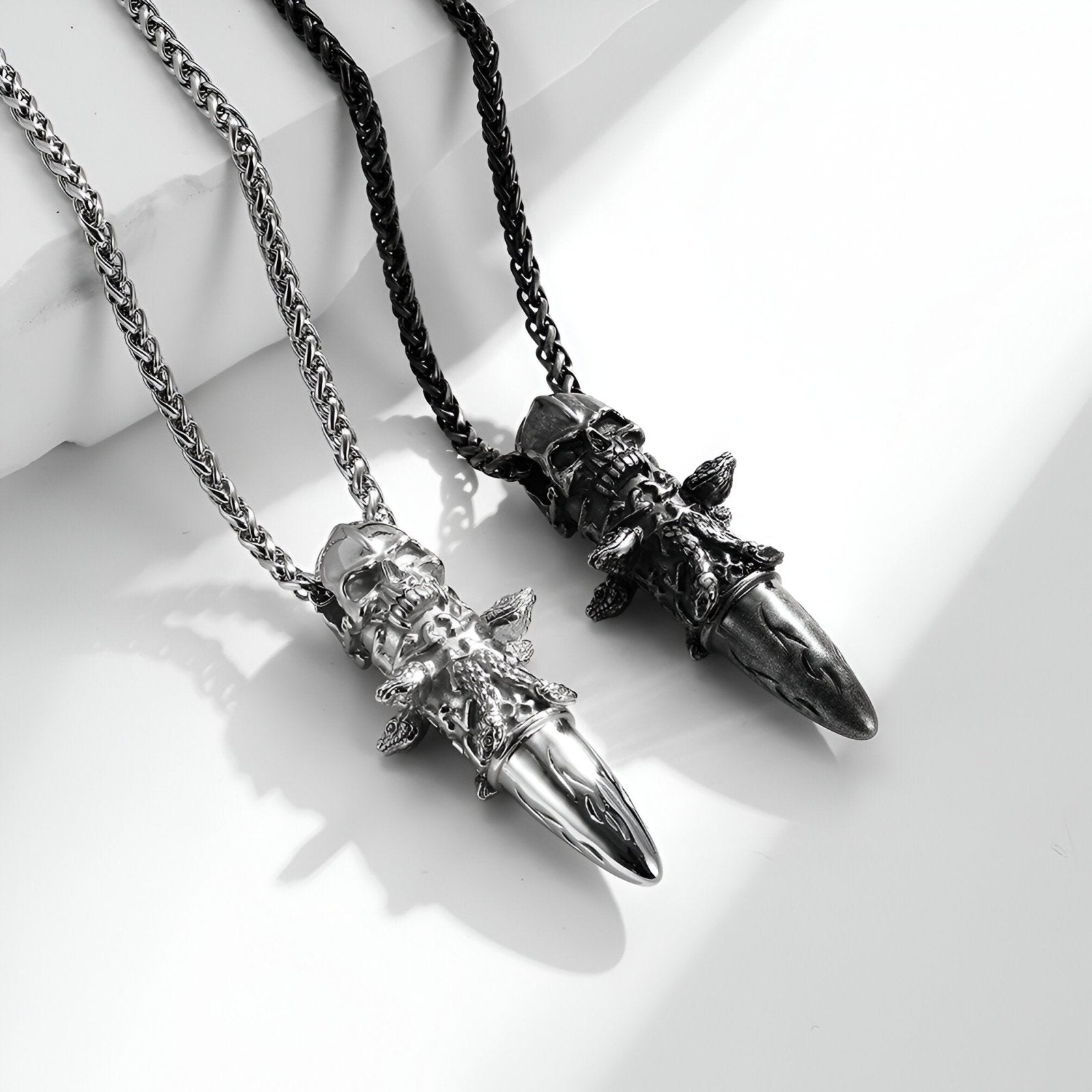 Collier biker homme, pendentif munition tête de mort en acier inoxydable, maille spiga, modèle Bullet