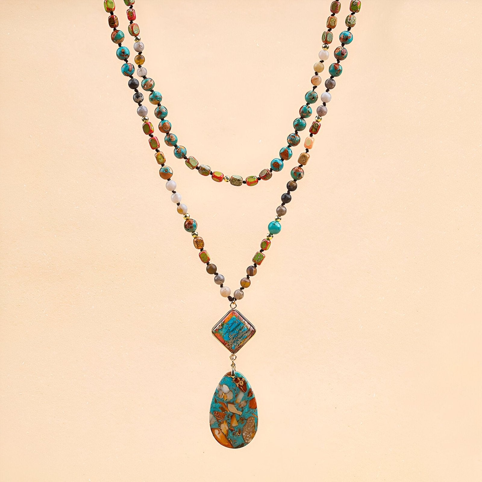 Collier bohème en pierres naturelles multicolores, pendentif goutte et carré, style bohème chic, modèle Tara
