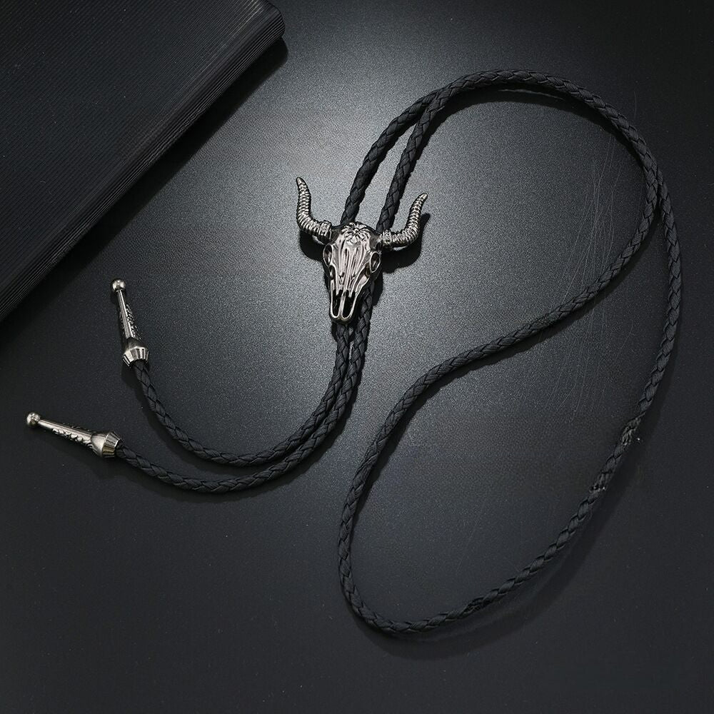 Collier bolo tie tête de taureau, cuir tressé noir, style western vintage