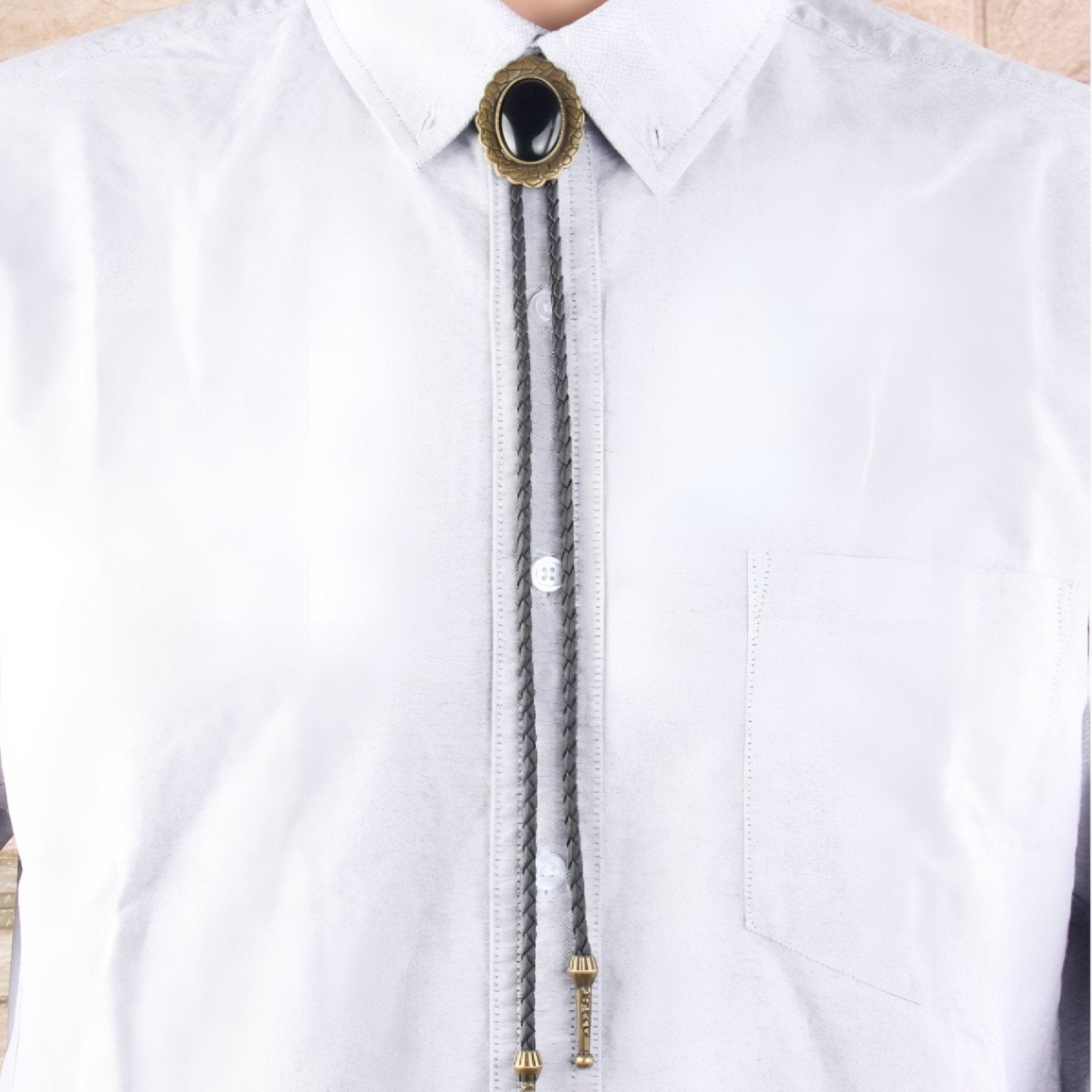 Collier bolo tie unisexe style cow - boy, cuir tressé et pendentif ovale noir, look western vintage