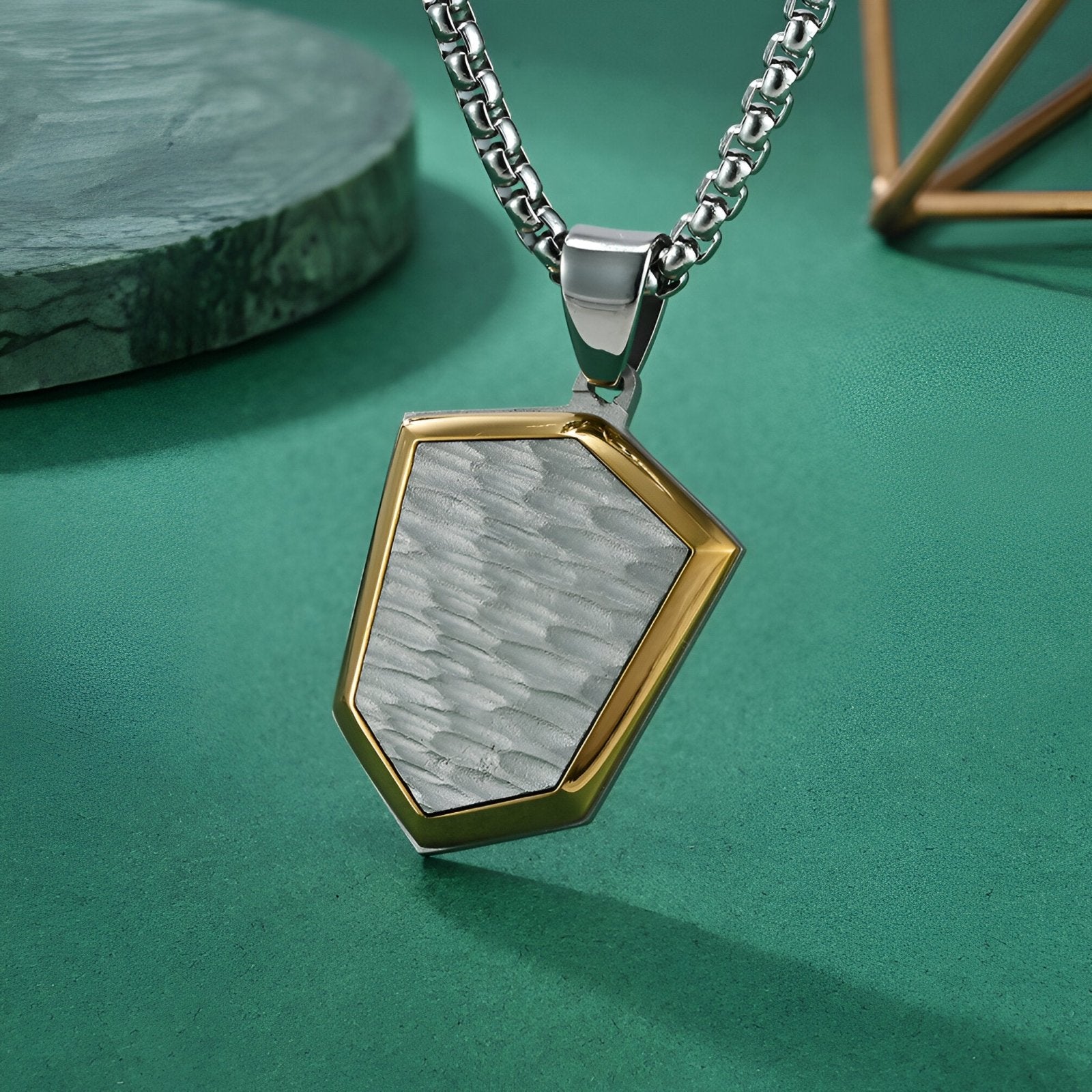 Collier bouclier minimaliste pour homme, acier inoxydable bicolore, maille vénitienne, modèle Soma