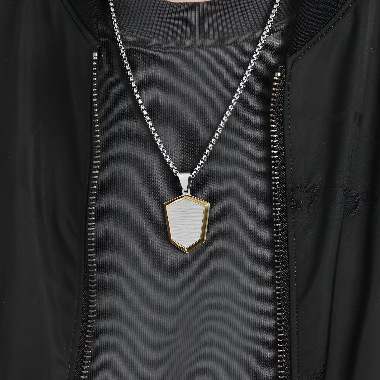 Collier bouclier minimaliste pour homme, acier inoxydable bicolore, maille vénitienne, modèle Soma
