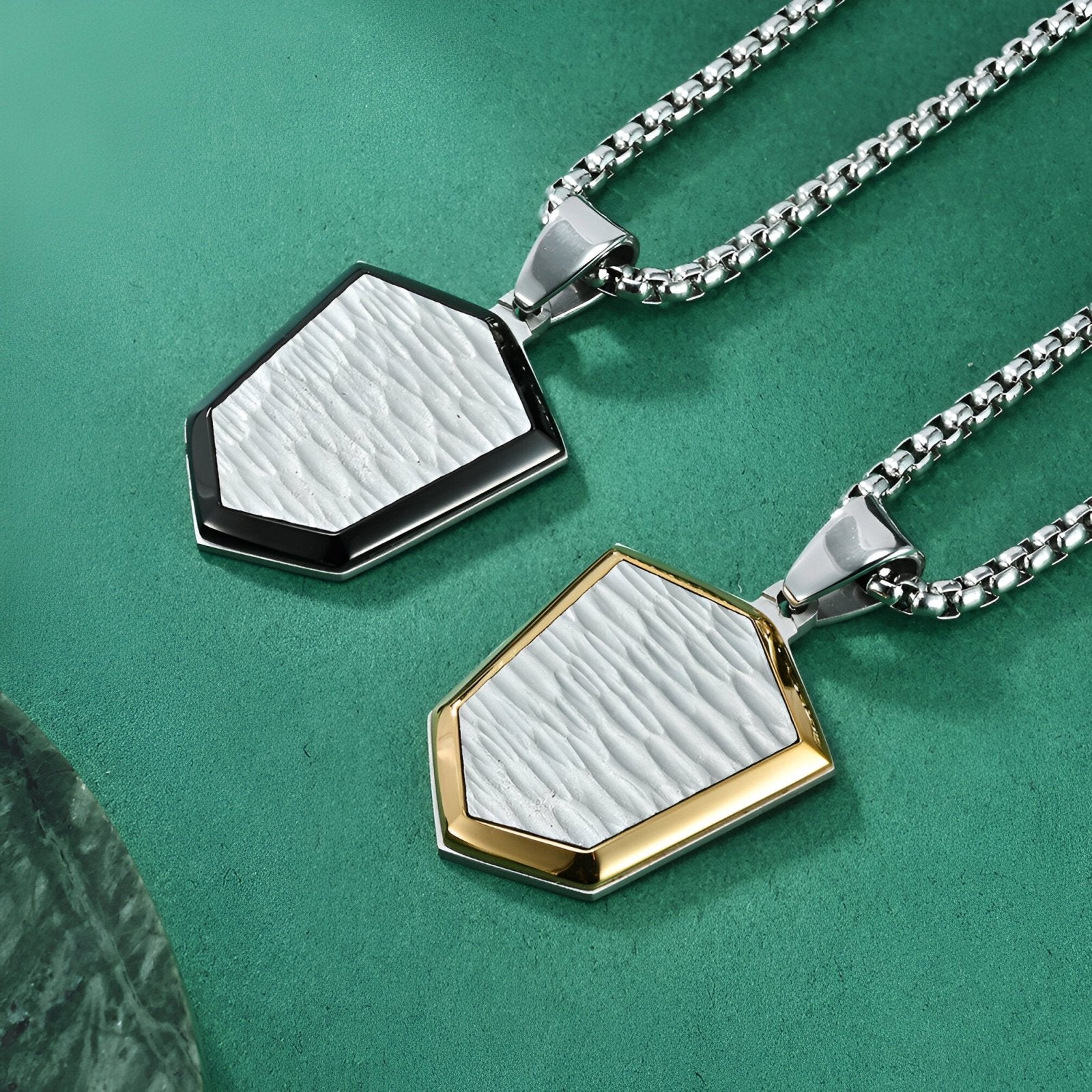 Collier bouclier minimaliste pour homme, acier inoxydable bicolore, maille vénitienne, modèle Soma
