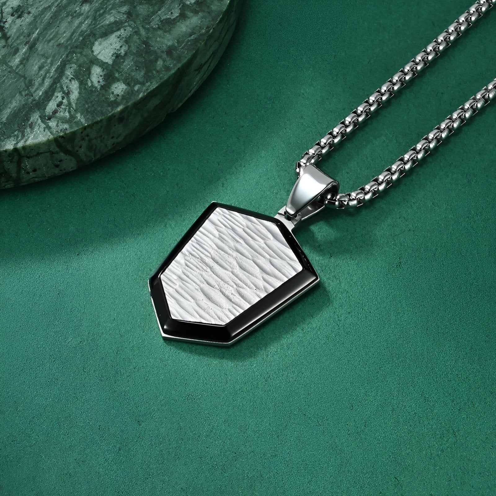 Collier bouclier minimaliste pour homme, acier inoxydable bicolore, maille vénitienne, modèle Soma