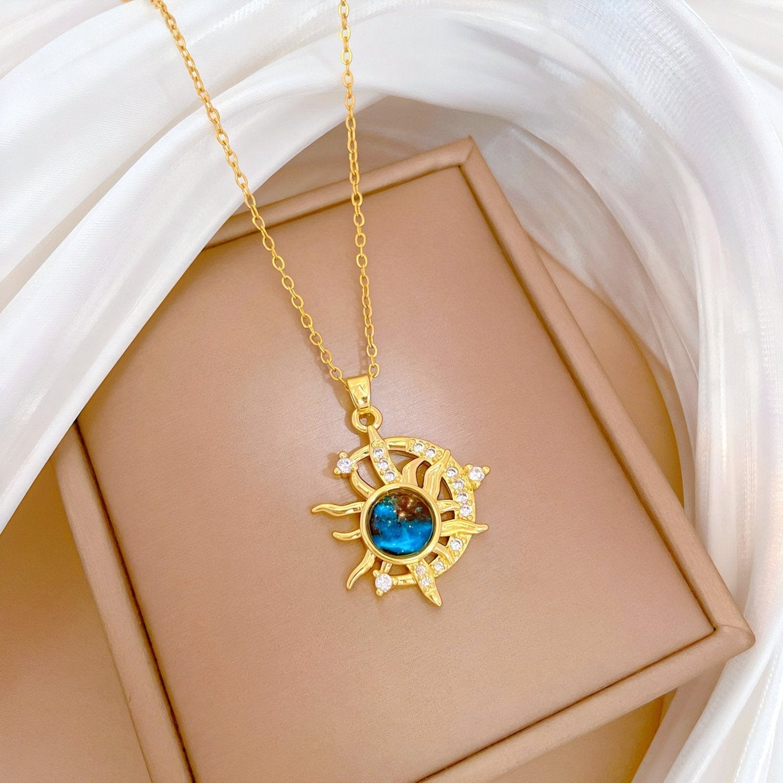 Collier céleste lune et soleil, doré avec pendentif astral pierre bleue en résine, pour femme, modèle Stella