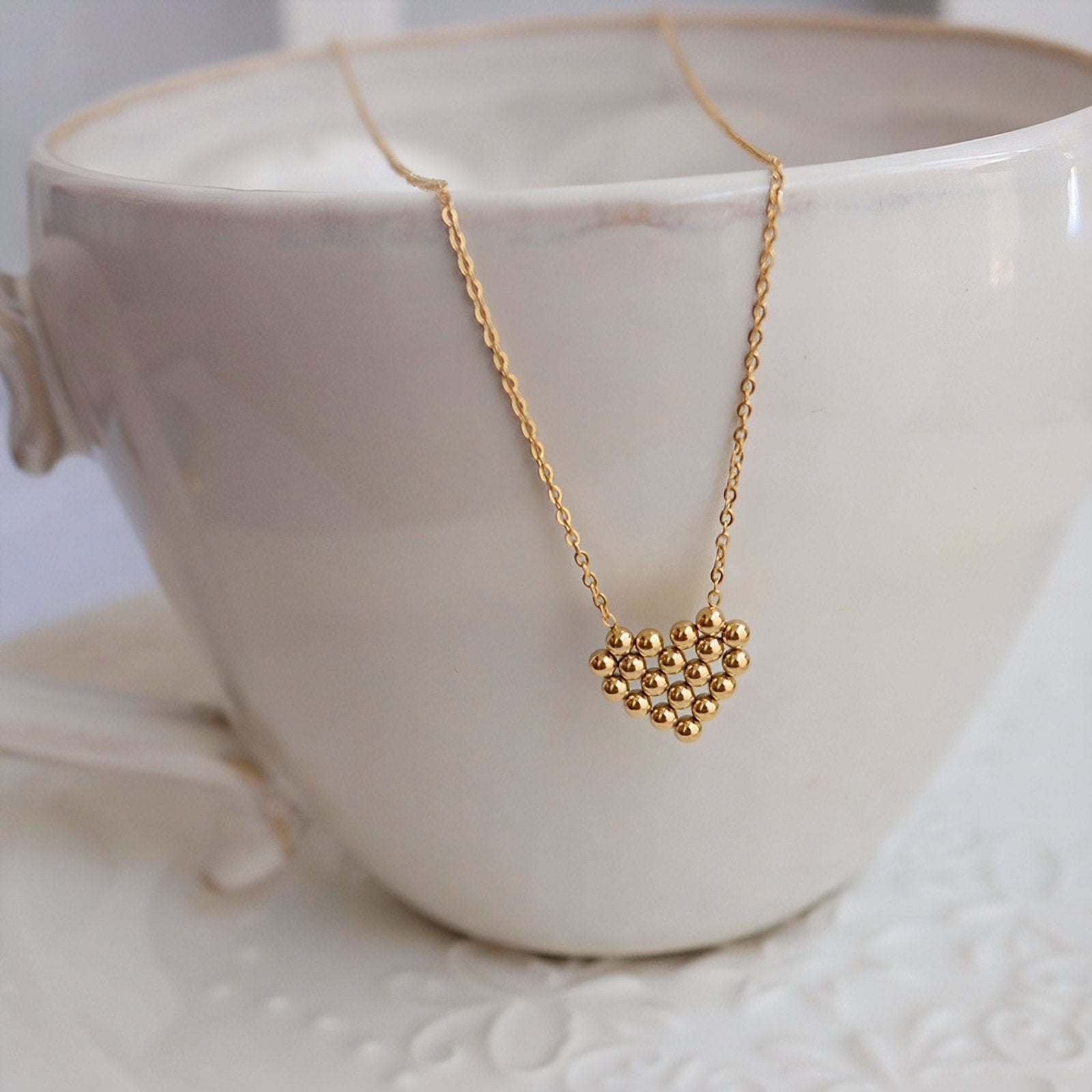 Collier cœur doré en billes, en acier inoxydable, chaîne fine, modèle Freja