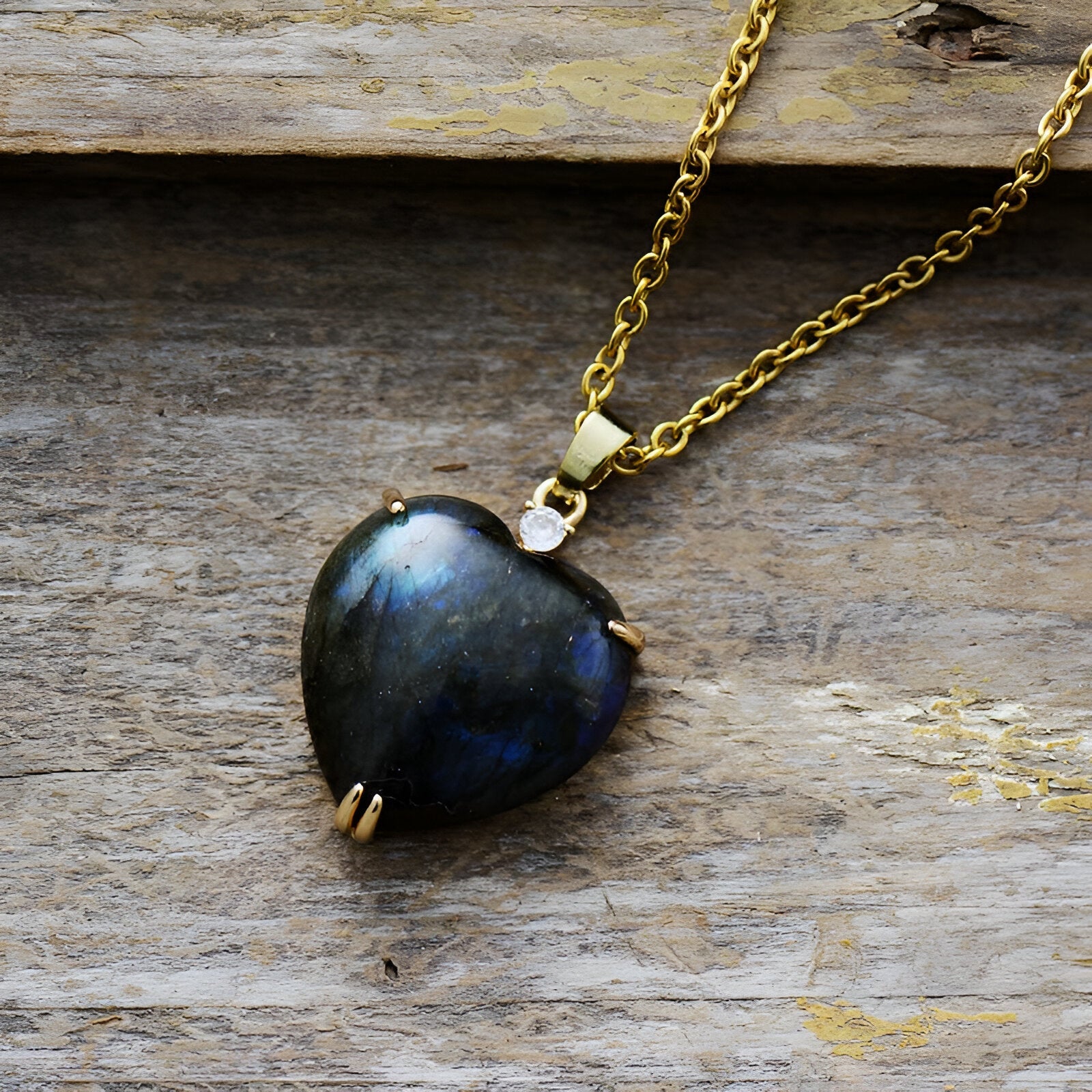 Collier cœur en labradorite naturelle, chaîne dorée 18K, style romantique pour femme, modèle Aube