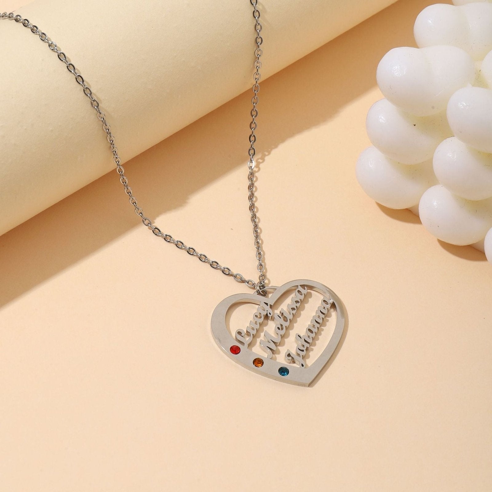 Collier cœur multi - prénoms, gravure personnalisée, pour femme, modèle Emilie