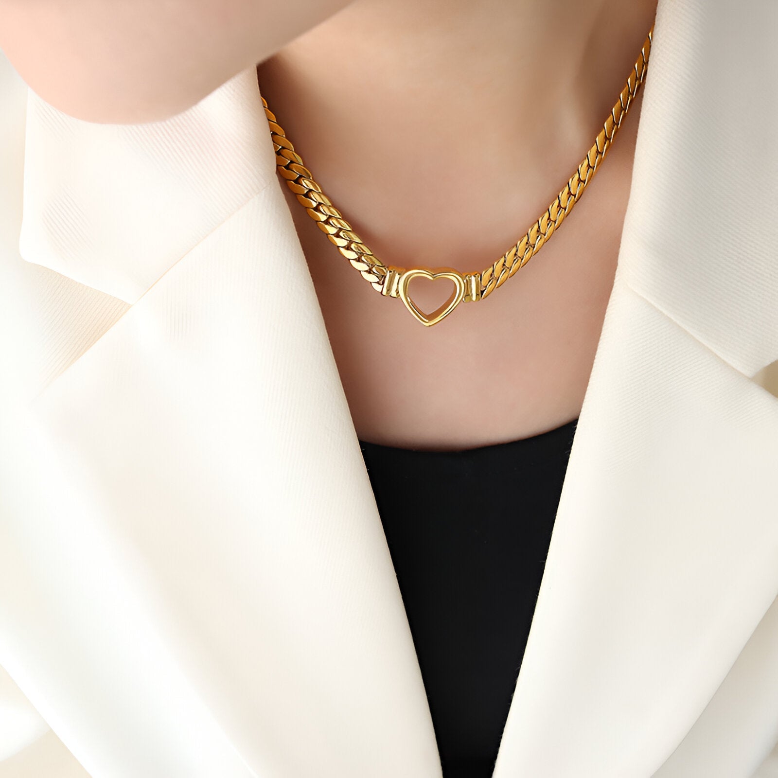 Collier court en acier doré ou argenté, maille épaisse cubaine et cœur central, bijou tendance pour femme, modèle Coline