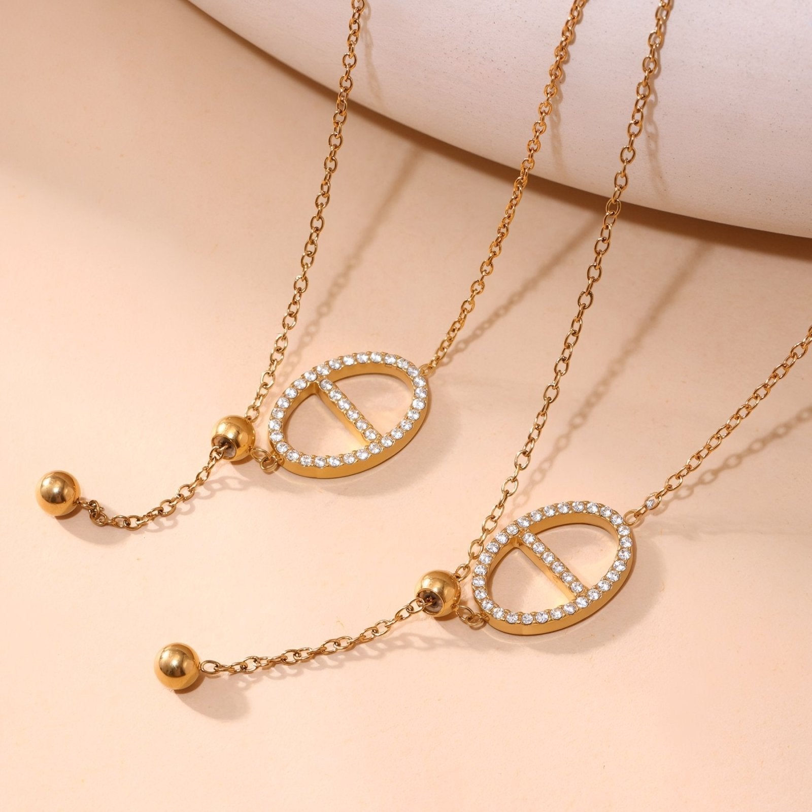 Collier cravate élégant femme, design ovale pavé de zircon, en acier inoxydable plaqué or ou argent