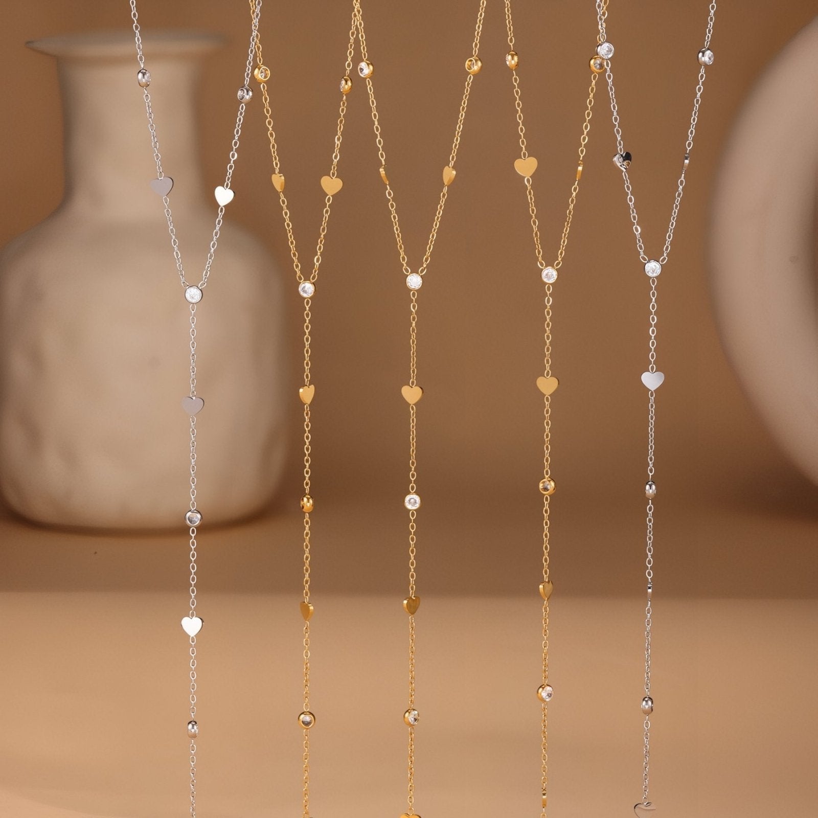 Collier cravate long plongeant, acier inoxydable, motif cœurs et zircons