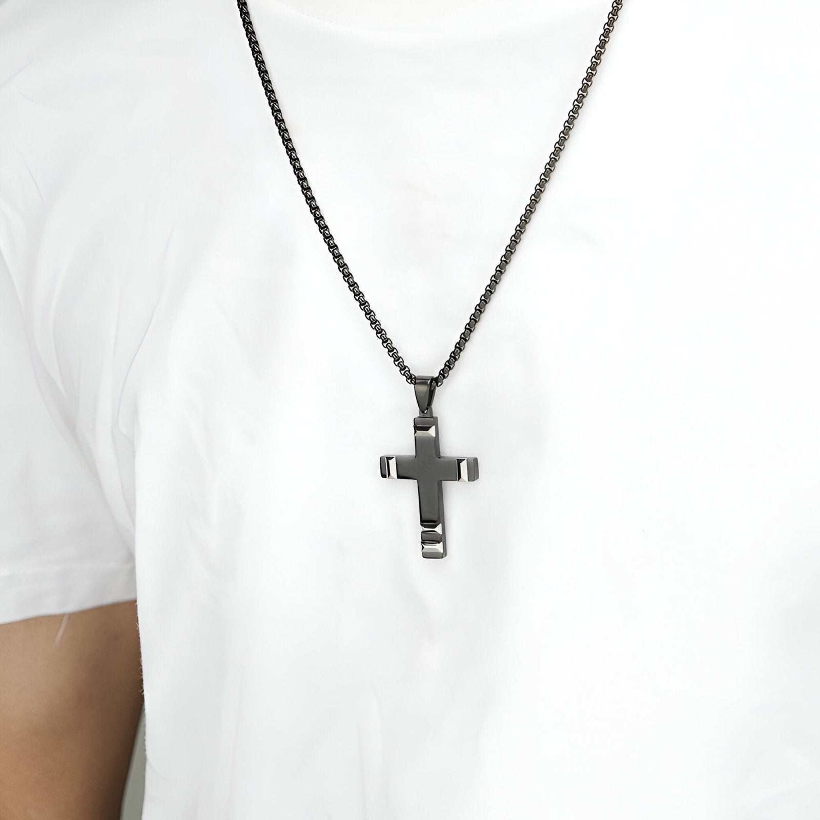 Collier croix acier 316L, finitions colorées, bijou tendance, modèle Maxime