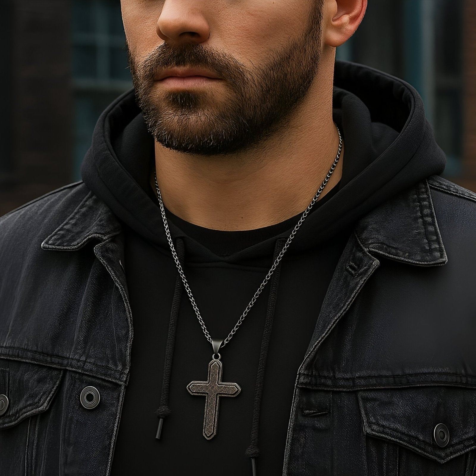 Collier croix design pour homme, carbone forgé stylisé, noir anthracite, modèle Raphaël