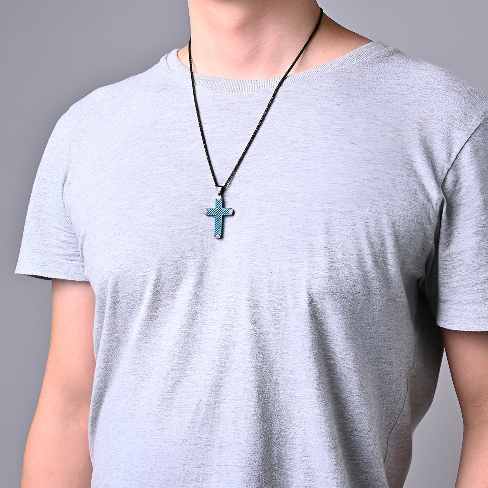 Collier croix style streetwear, acier inoxydable coloré, chaîne noire, modèle Gaël