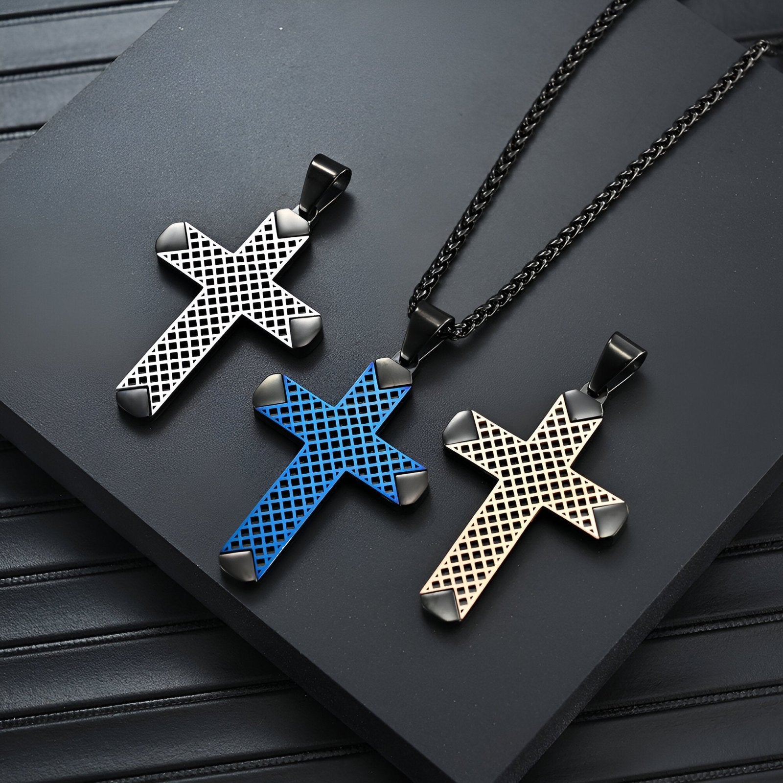 Collier croix style streetwear, acier inoxydable coloré, chaîne noire, modèle Gaël