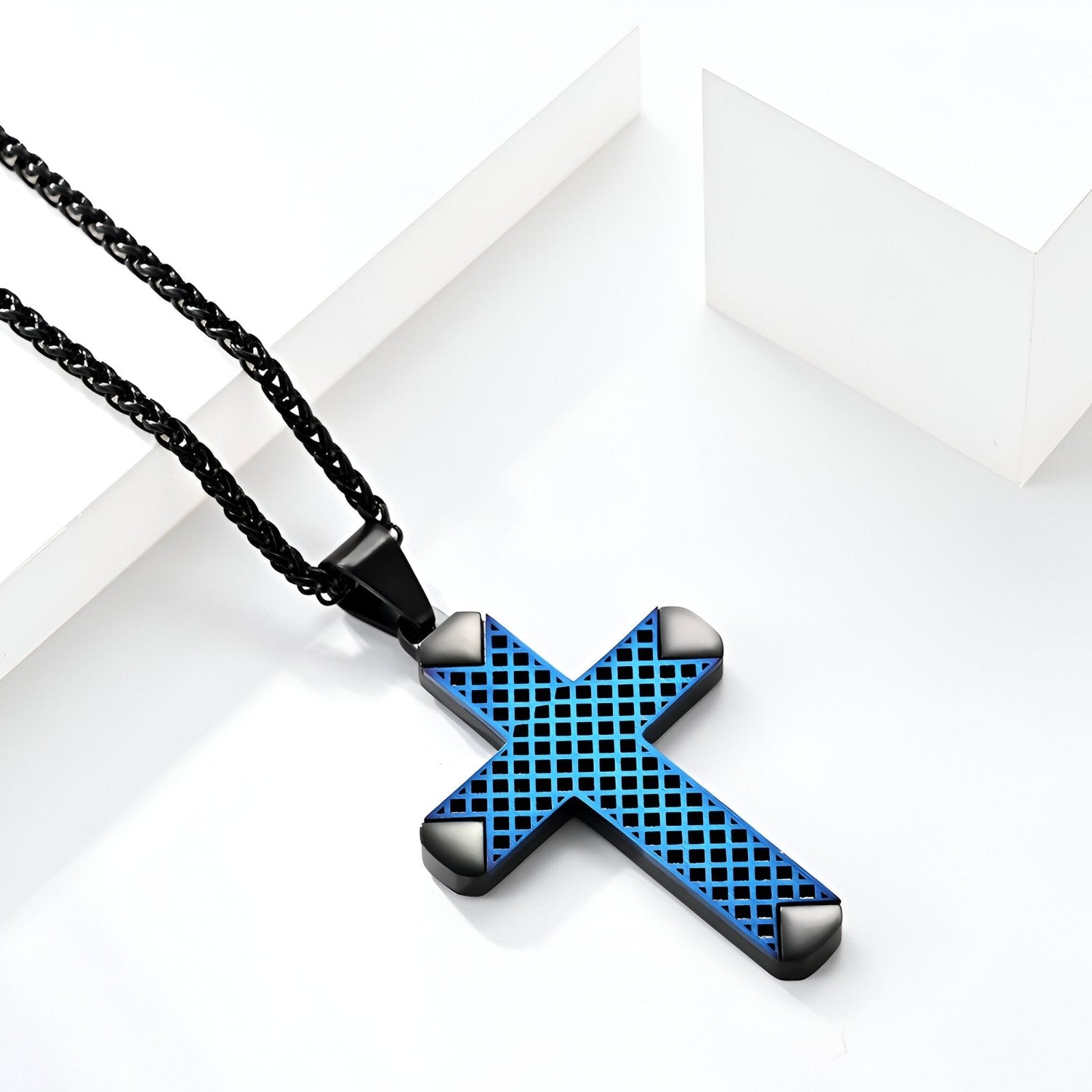Collier croix style streetwear, acier inoxydable coloré, chaîne noire, modèle Gaël