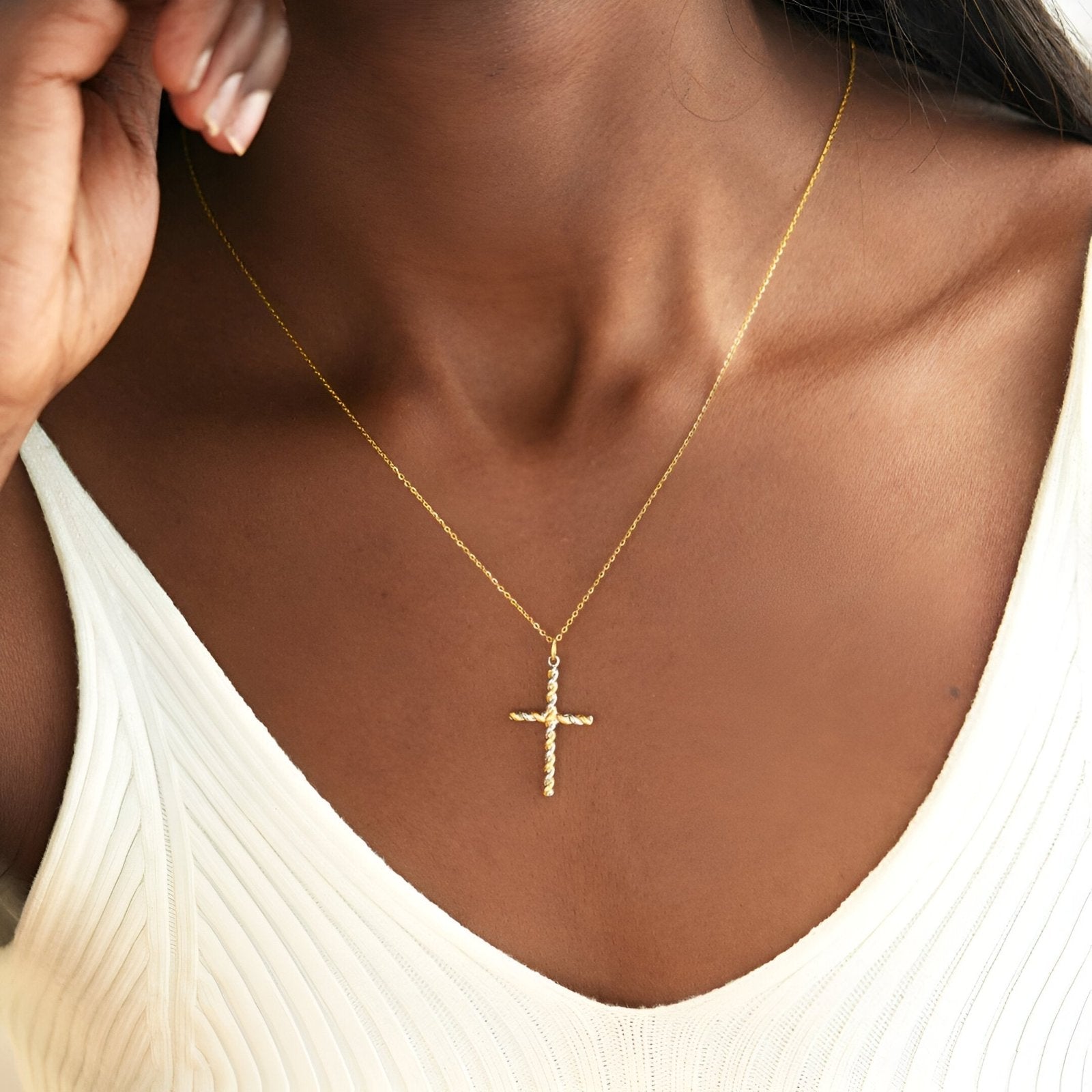 Collier croix torsadée bicolore en argent 925, style élégant et spirituel pour femme, modèle Liora