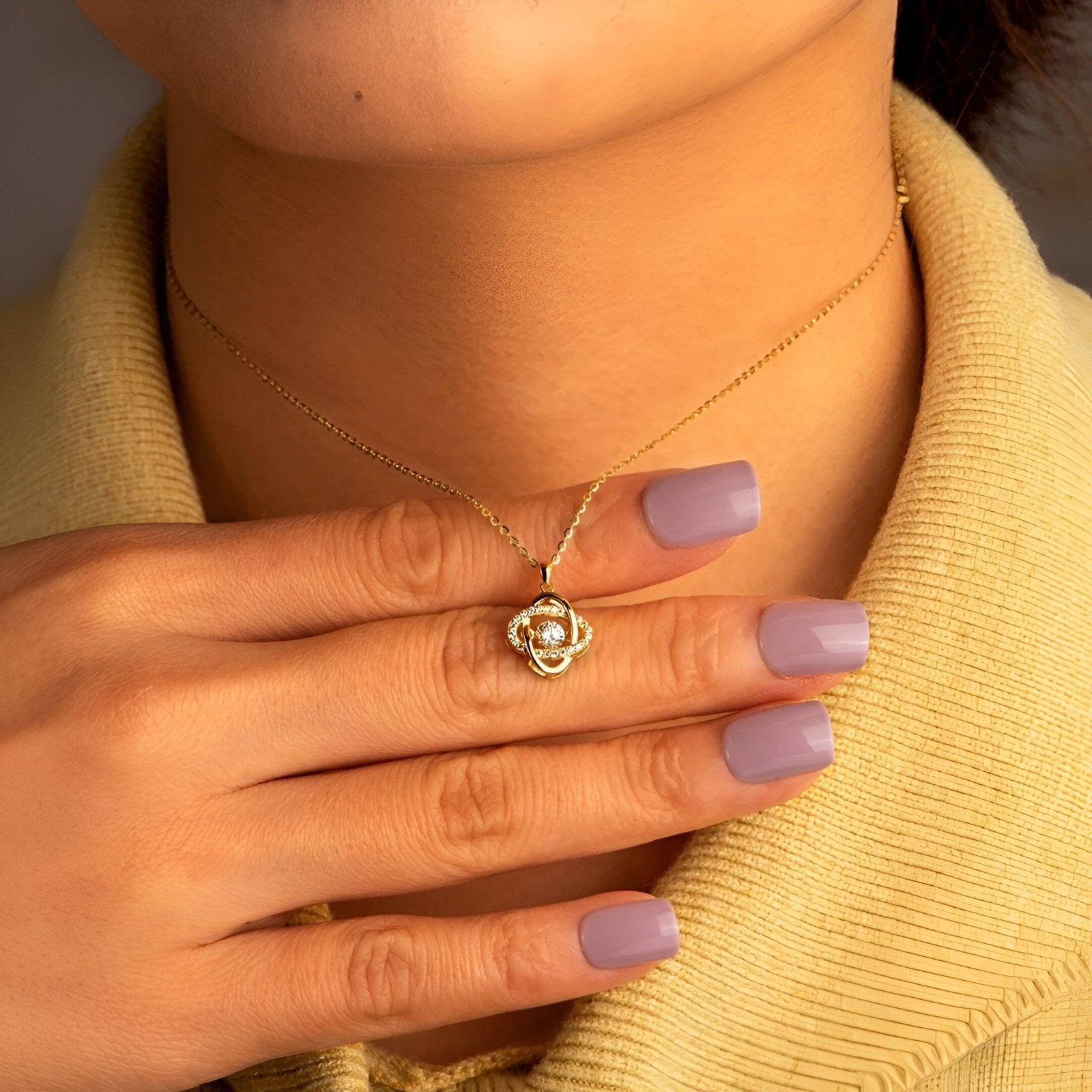 Collier design moderne en argent 925 plaqué or, orné d’un zircon scintillant, modèle Aurelia