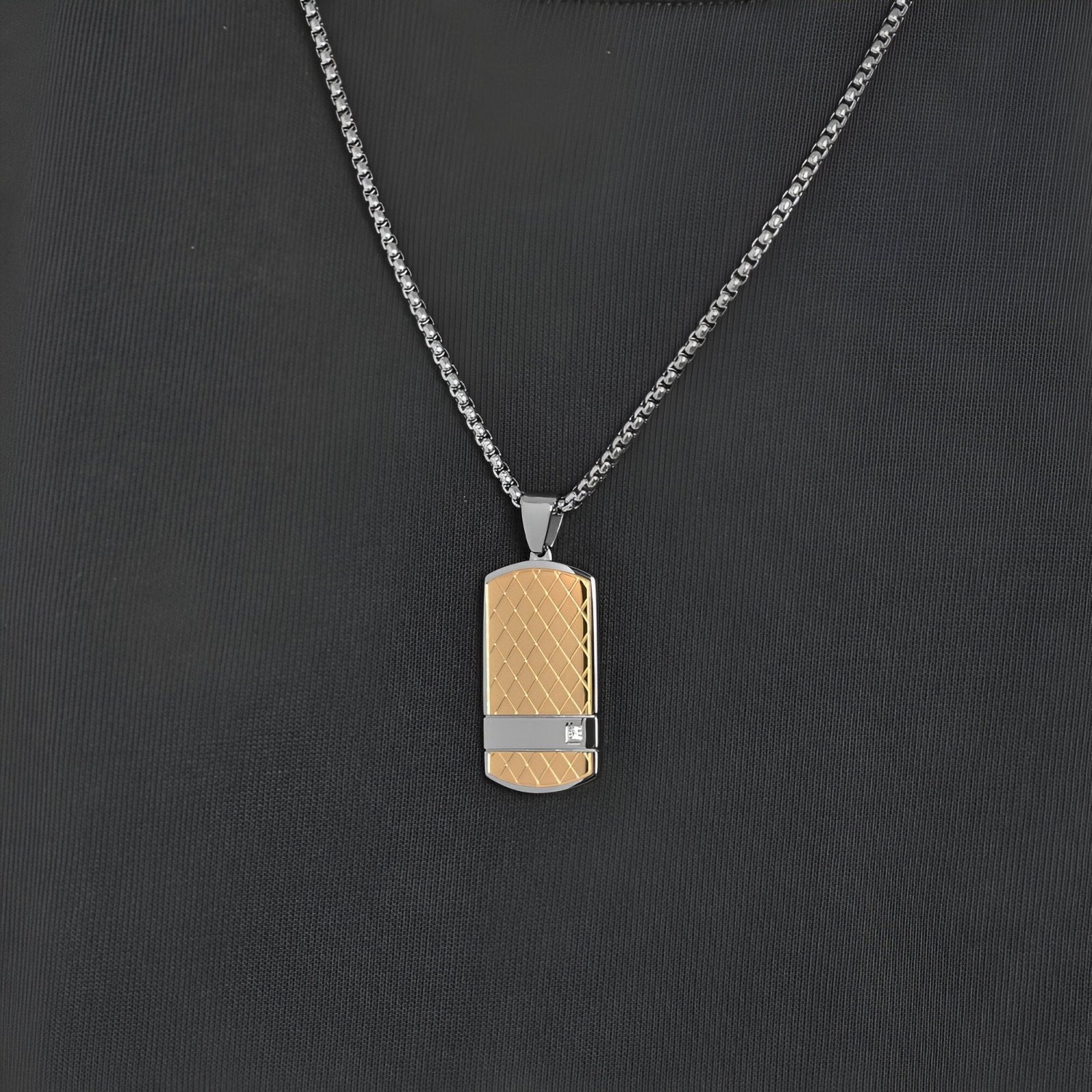 Collier design plaque militaire pour homme, acier inoxydable, finition quadrillée, modèle Viper