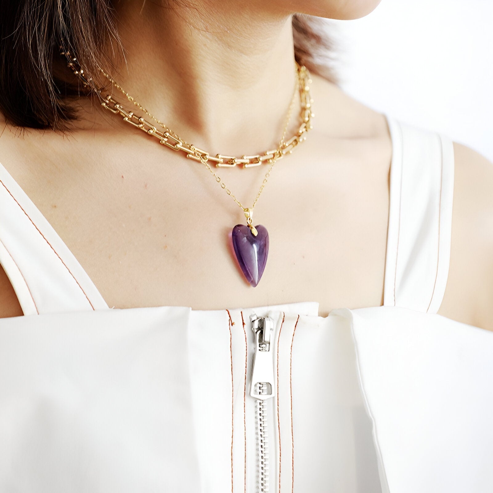 Collier doré à pendentif cœur en améthyste, fluorite ou sodalite, style élégant et féminin pour femme, modèle Sérina
