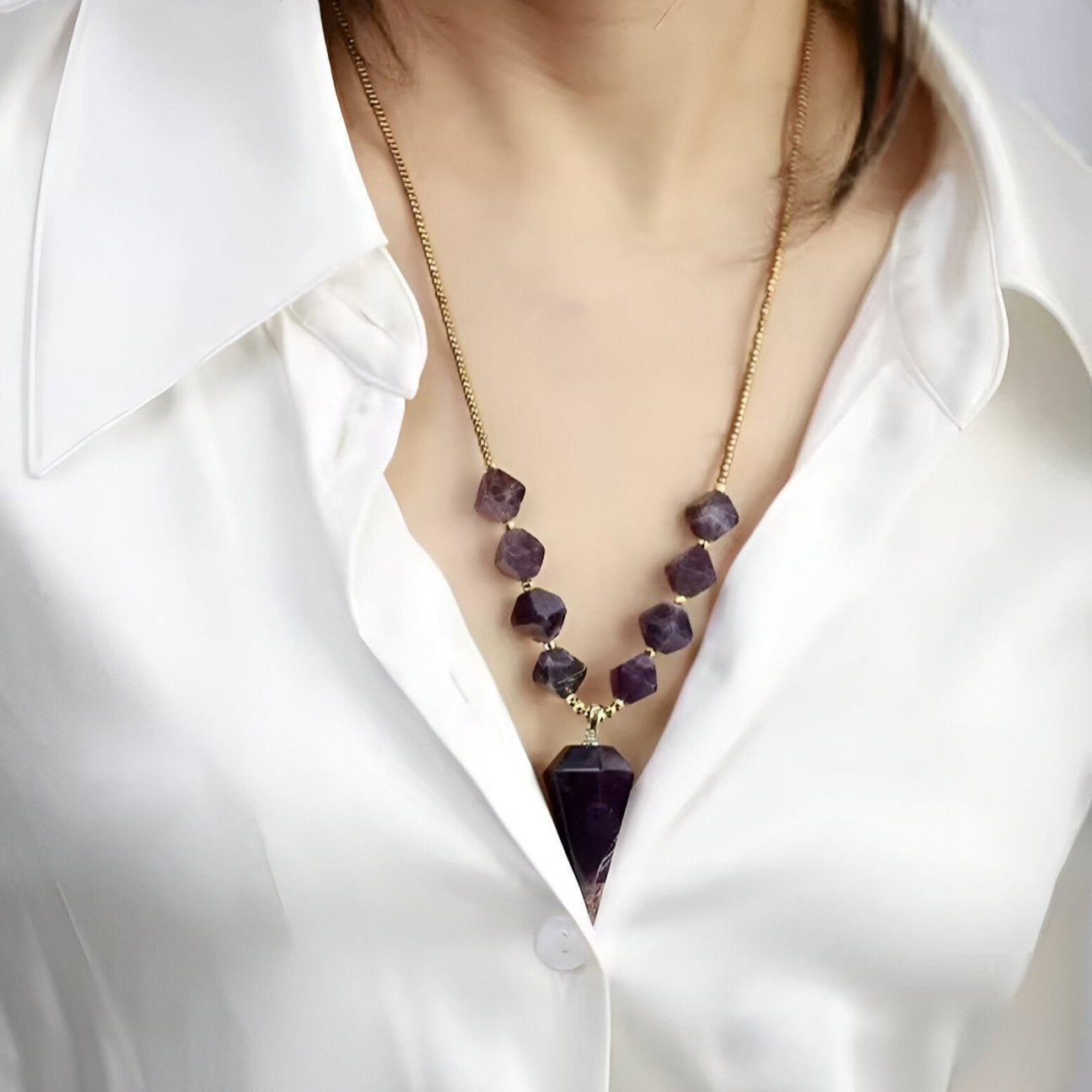Collier en améthyste naturelle, pendentif cône hexagonal et perles dorées pour femme, modèle Ombrelune