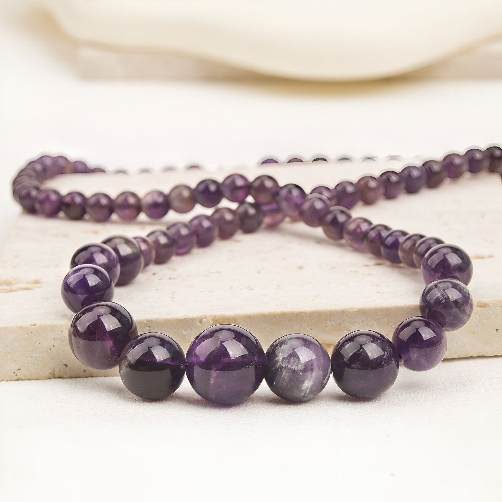 Collier en perles d’améthyste naturelle, bijou spirituel pour femme, modèle Dhalia