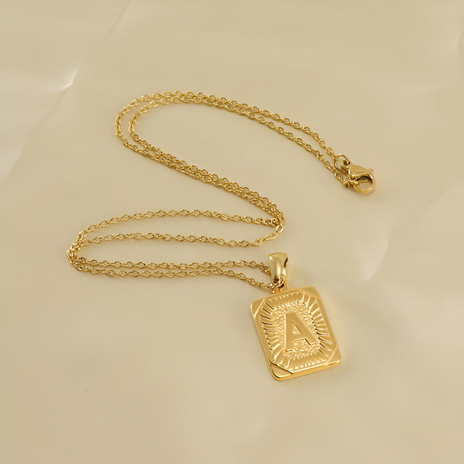Collier lettre dorée, pendentif initiale personnalisée, chaîne forçat en acier inoxydable, style vintage, modèle Aurèle