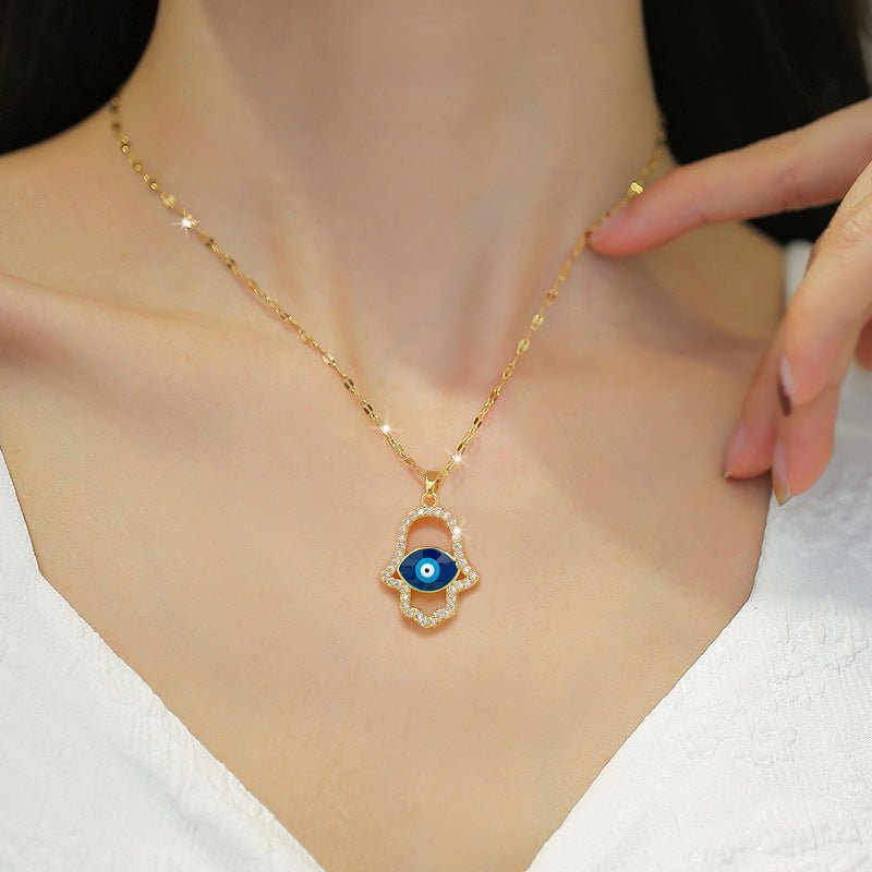 Collier main de Fatma dorée, œil bleu protecteur, strass brillants, modèle Denice