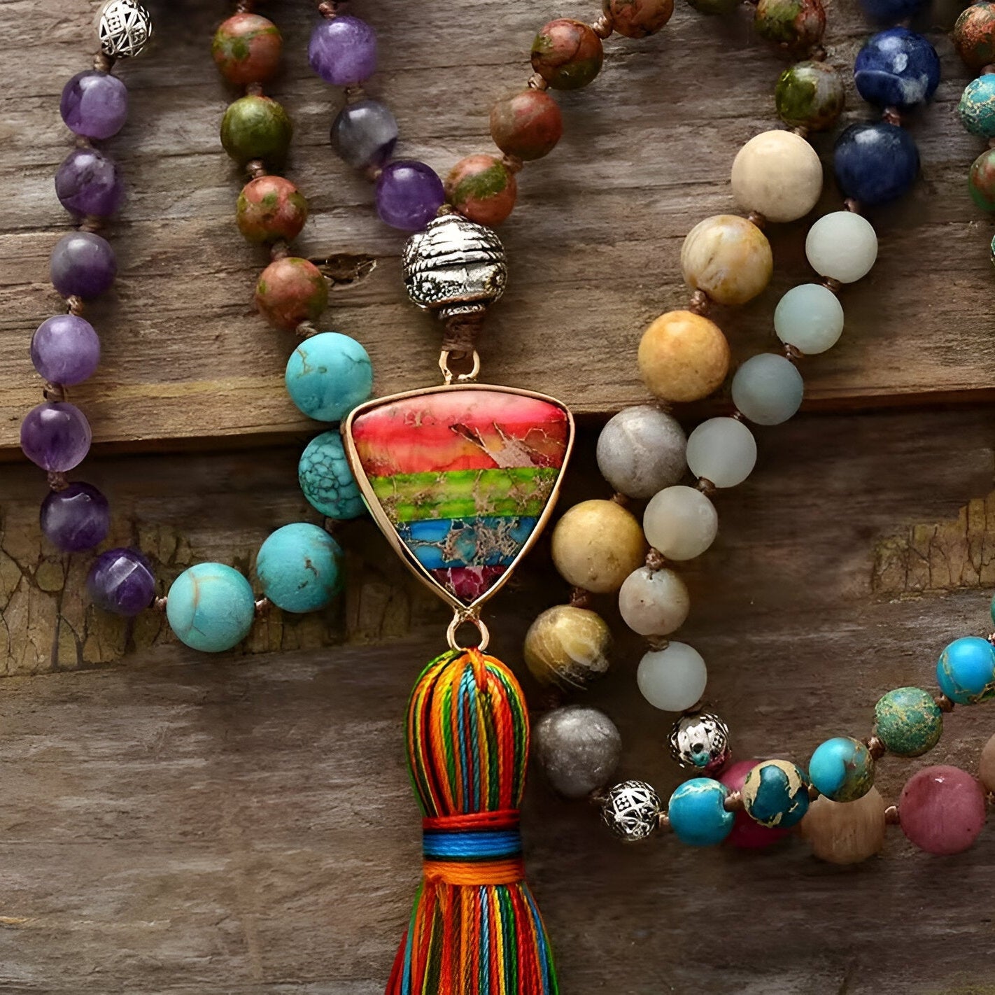 Collier Mala en pierres naturelles 7 chakras, pendentif triangle et pampille arc - en - ciel, modèle Indigo