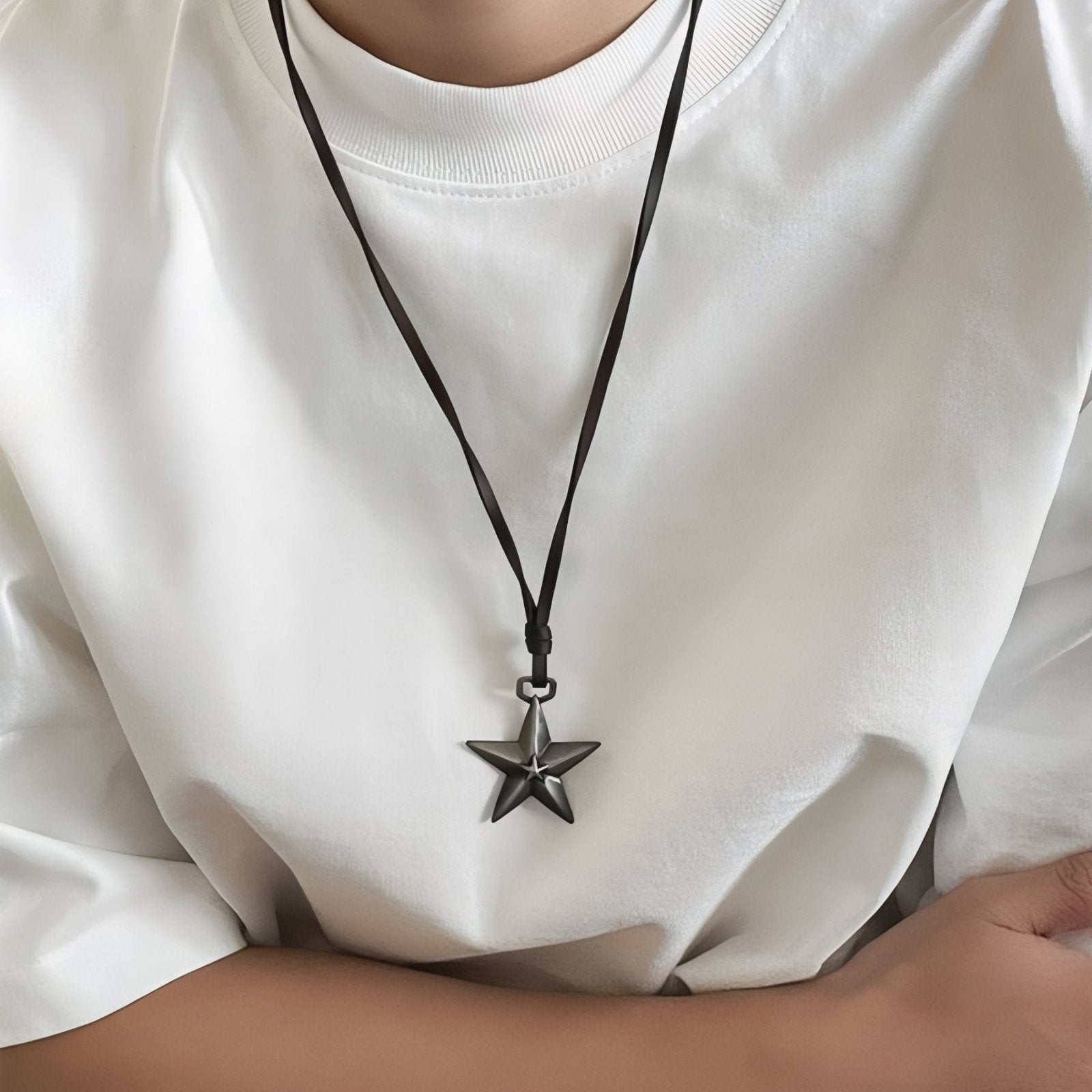 Collier mixte pendentif étoile, cordon en cuir noir ou marron ajustable, style vintage