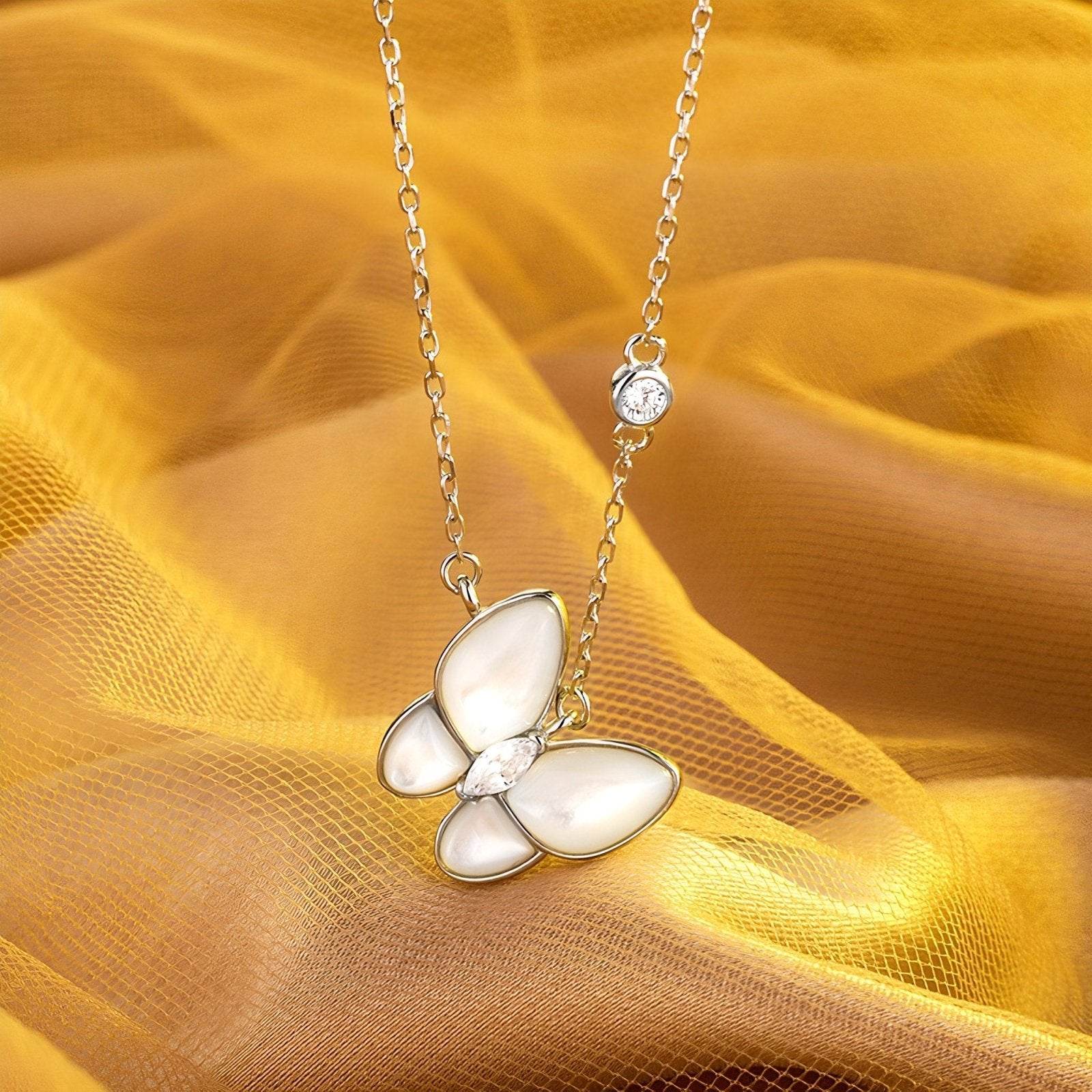 Collier papillon en nacre, argent 925, doré champagne ou argenté, modèle Olga