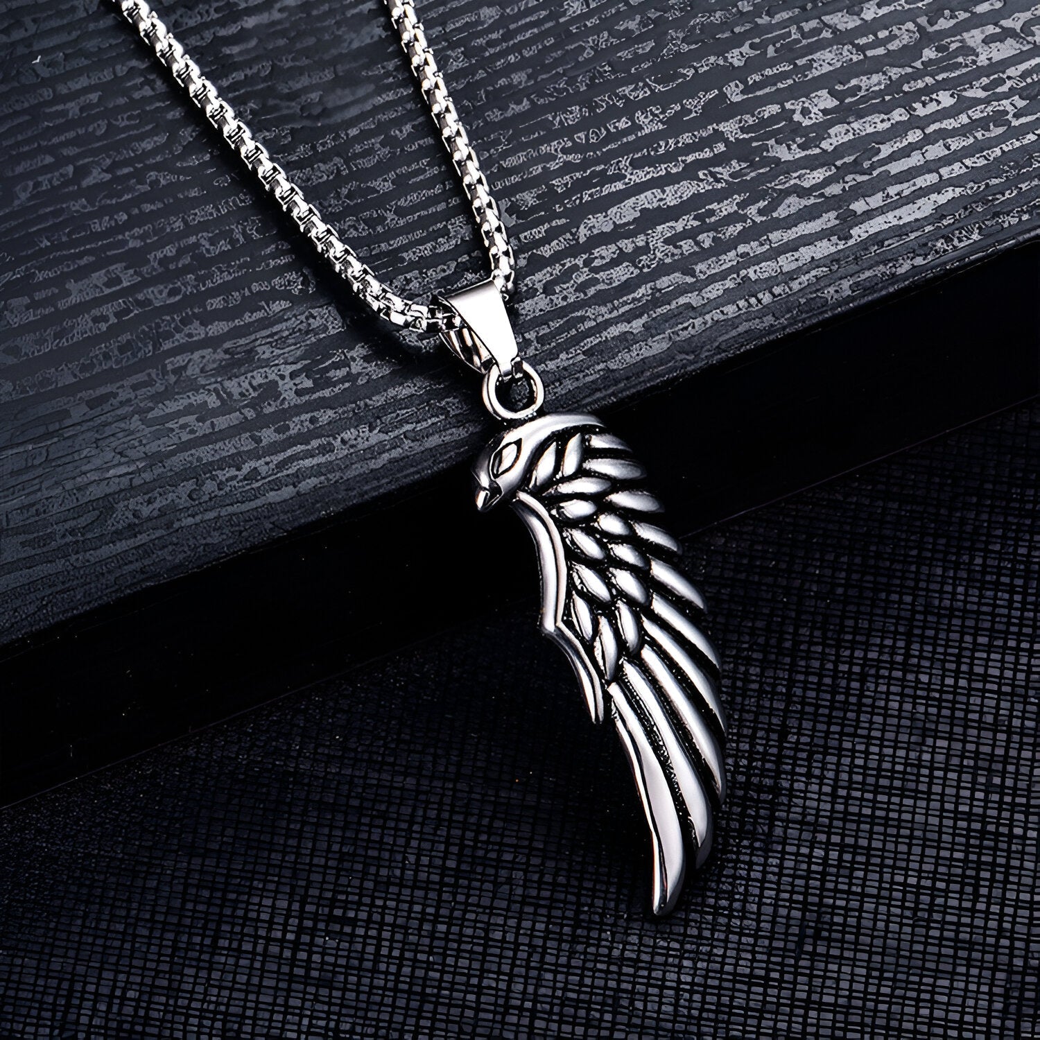 Collier pendentif aile d’aigle en acier inoxydable, style urbain, chaine vénitienne de 60 cm, modèle Veyron