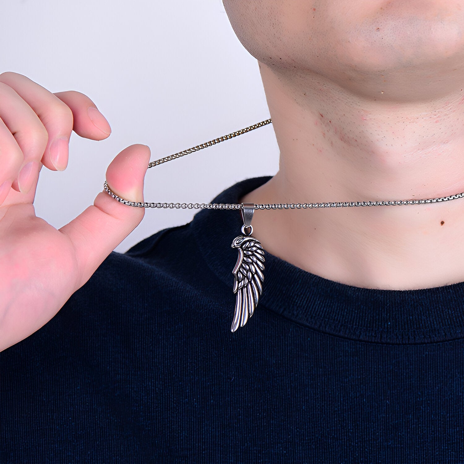 Collier pendentif aile d’aigle en acier inoxydable, style urbain, chaine vénitienne de 60 cm, modèle Veyron
