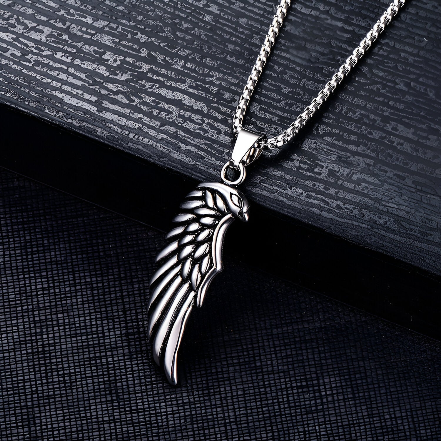 Collier pendentif aile d’aigle en acier inoxydable, style urbain, chaine vénitienne de 60 cm, modèle Veyron