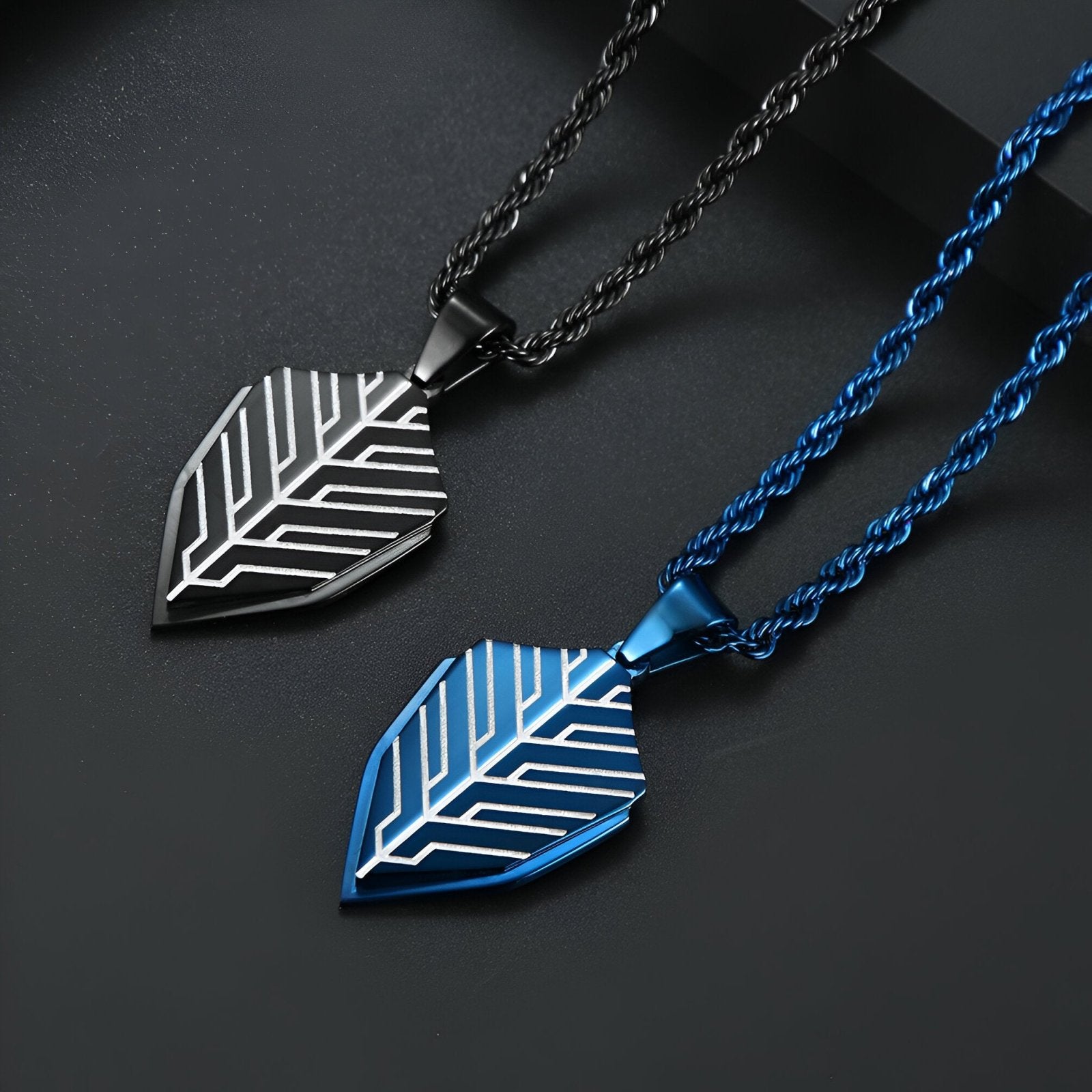 Collier pendentif bouclier homme, acier inoxydable bleu ou noir, style urbain, modèle Falcon