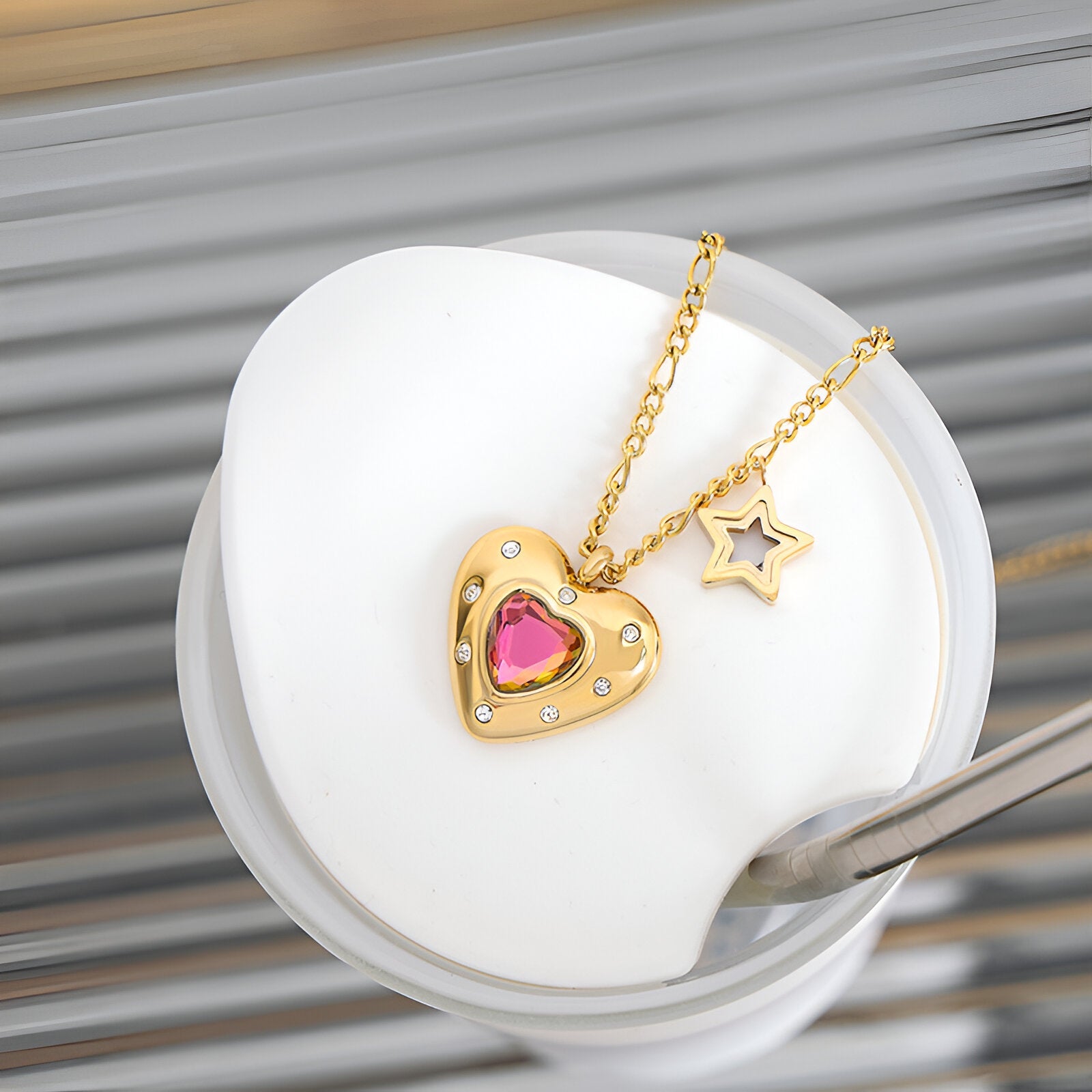 Collier pendentif cœur doré, verre teinté et étoile brillante, modèle Roumi