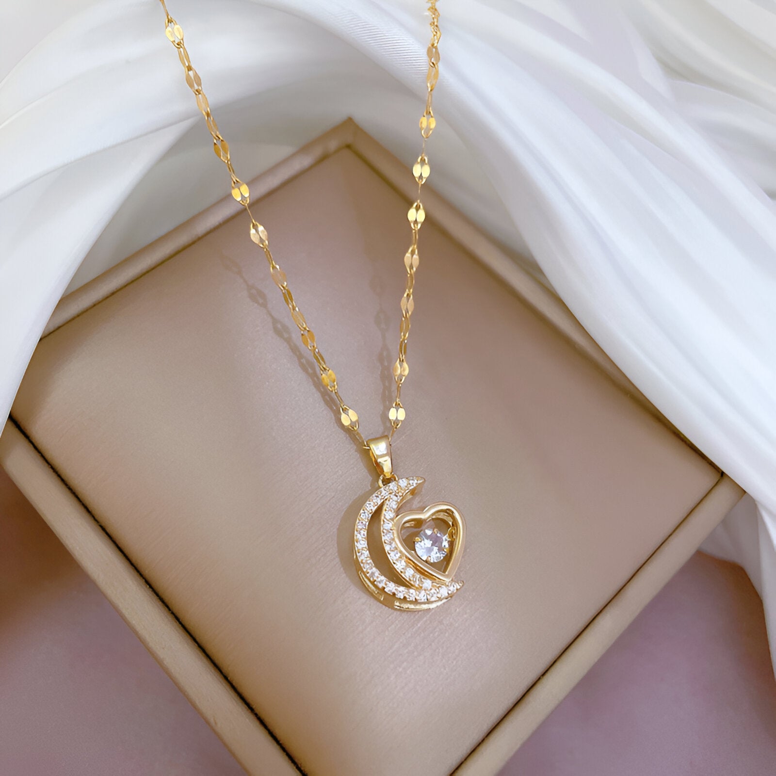 Collier pendentif cœur et lune, en titane doré, pendentif strass, modèle Sohana