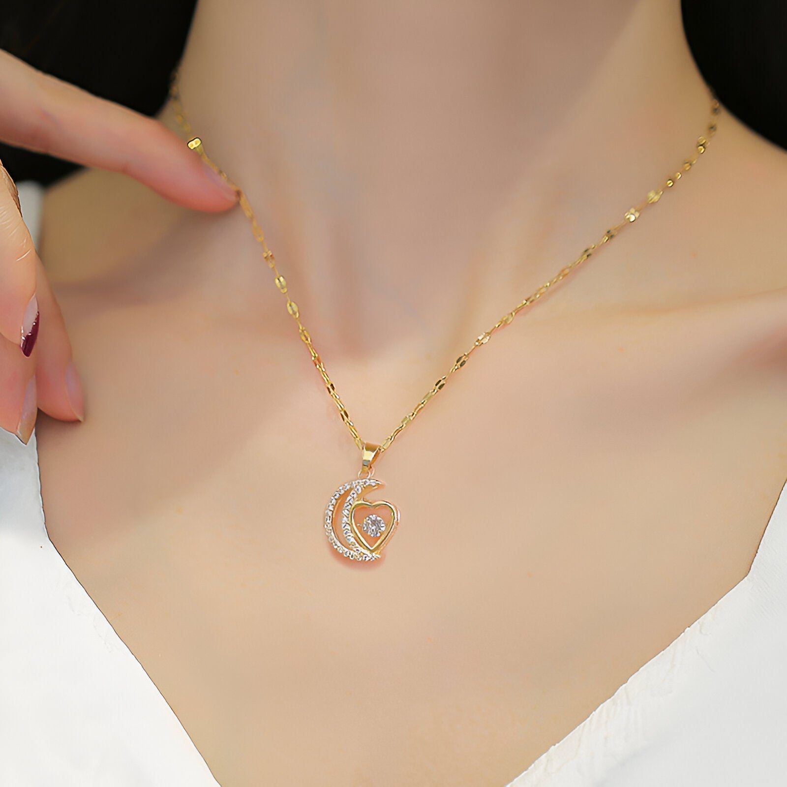 Collier pendentif cœur et lune, en titane doré, pendentif strass, modèle Sohana