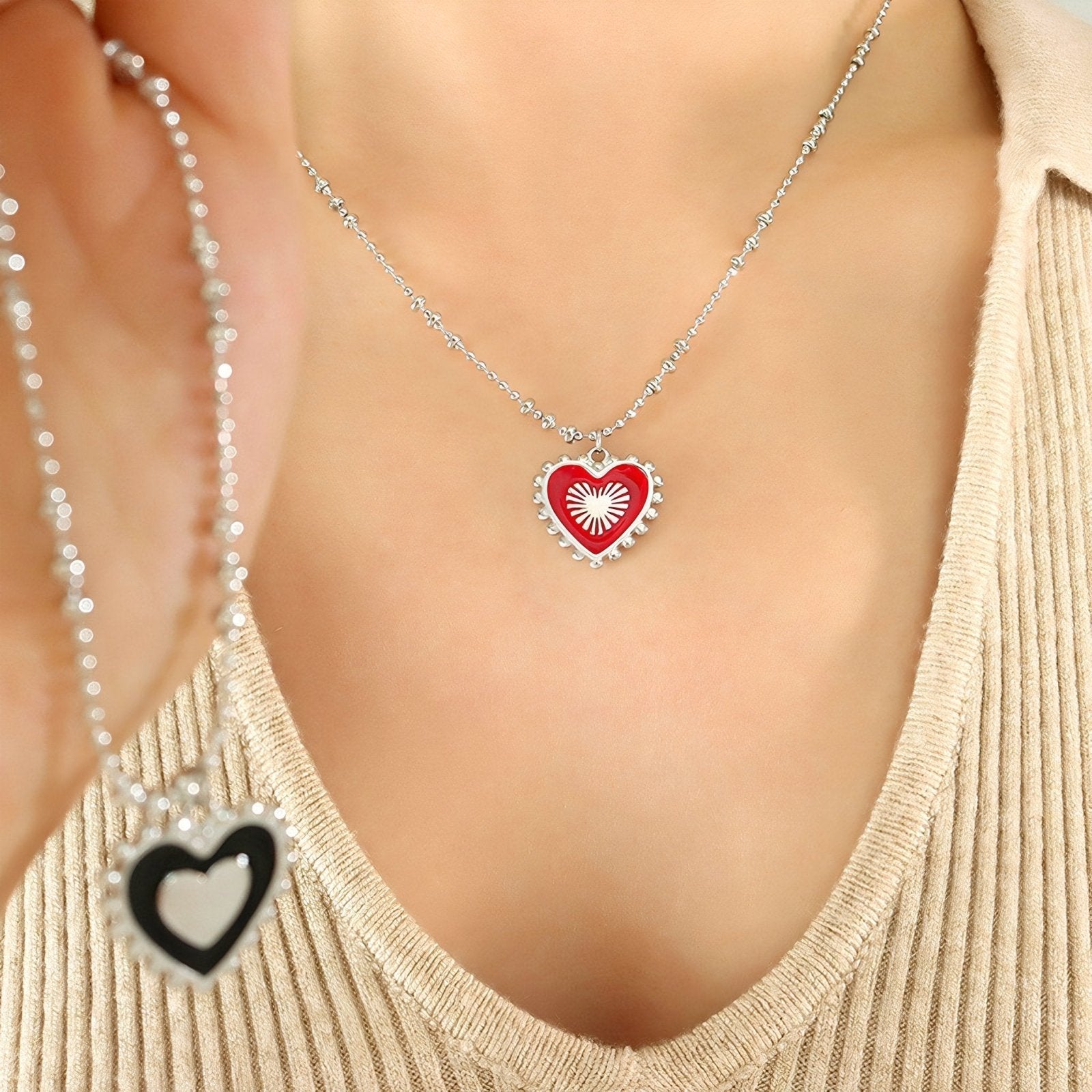 Collier pendentif cœur réversible, double face rouge et noir, chaîne perlée, modèle El Ghalia